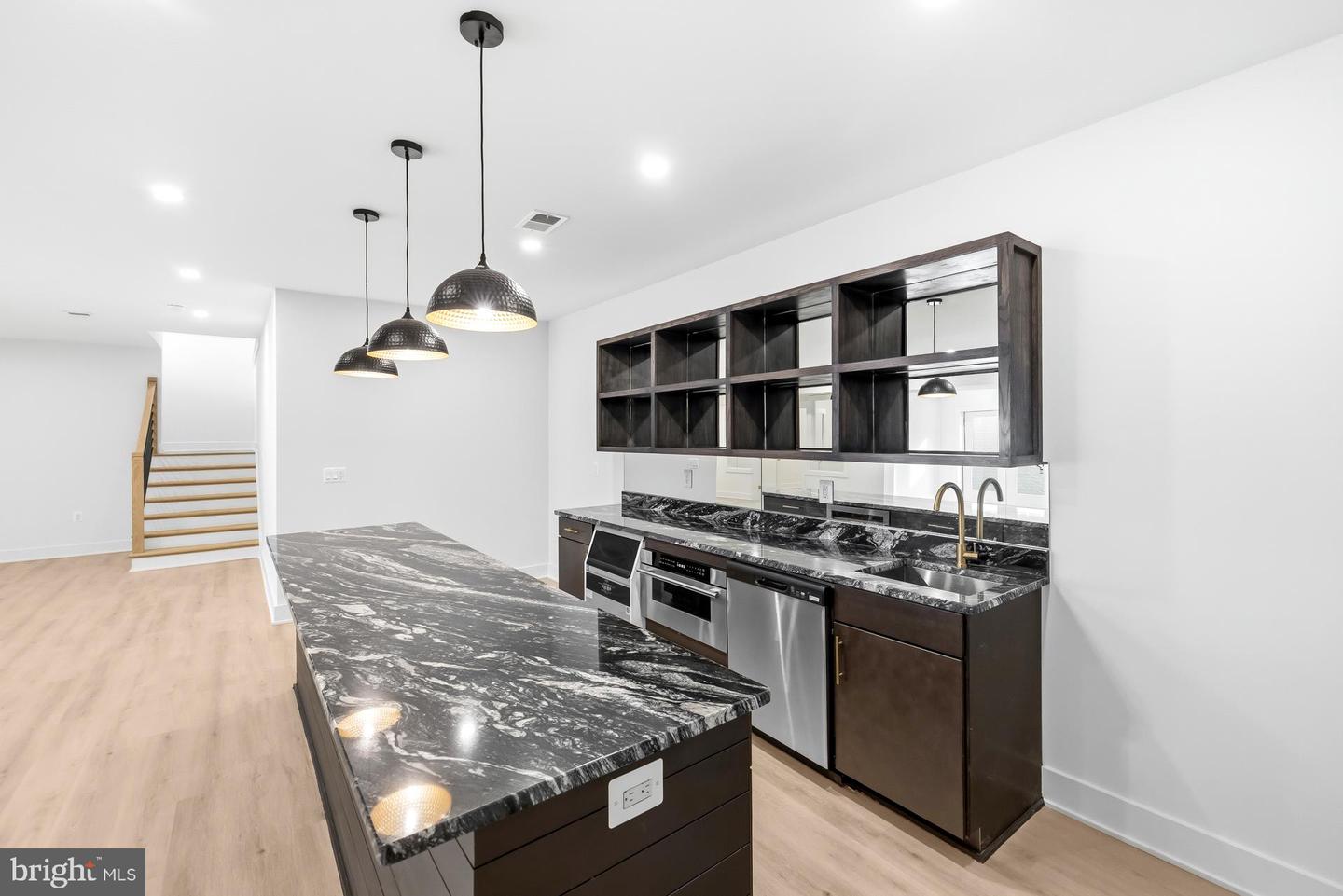 719 MEADOW LN SW, VIENNA, Virginia 22180, 6 Bedrooms Bedrooms, ,6 BathroomsBathrooms,Residential,For sale,719 MEADOW LN SW,VAFX2280146 MLS # VAFX2280146