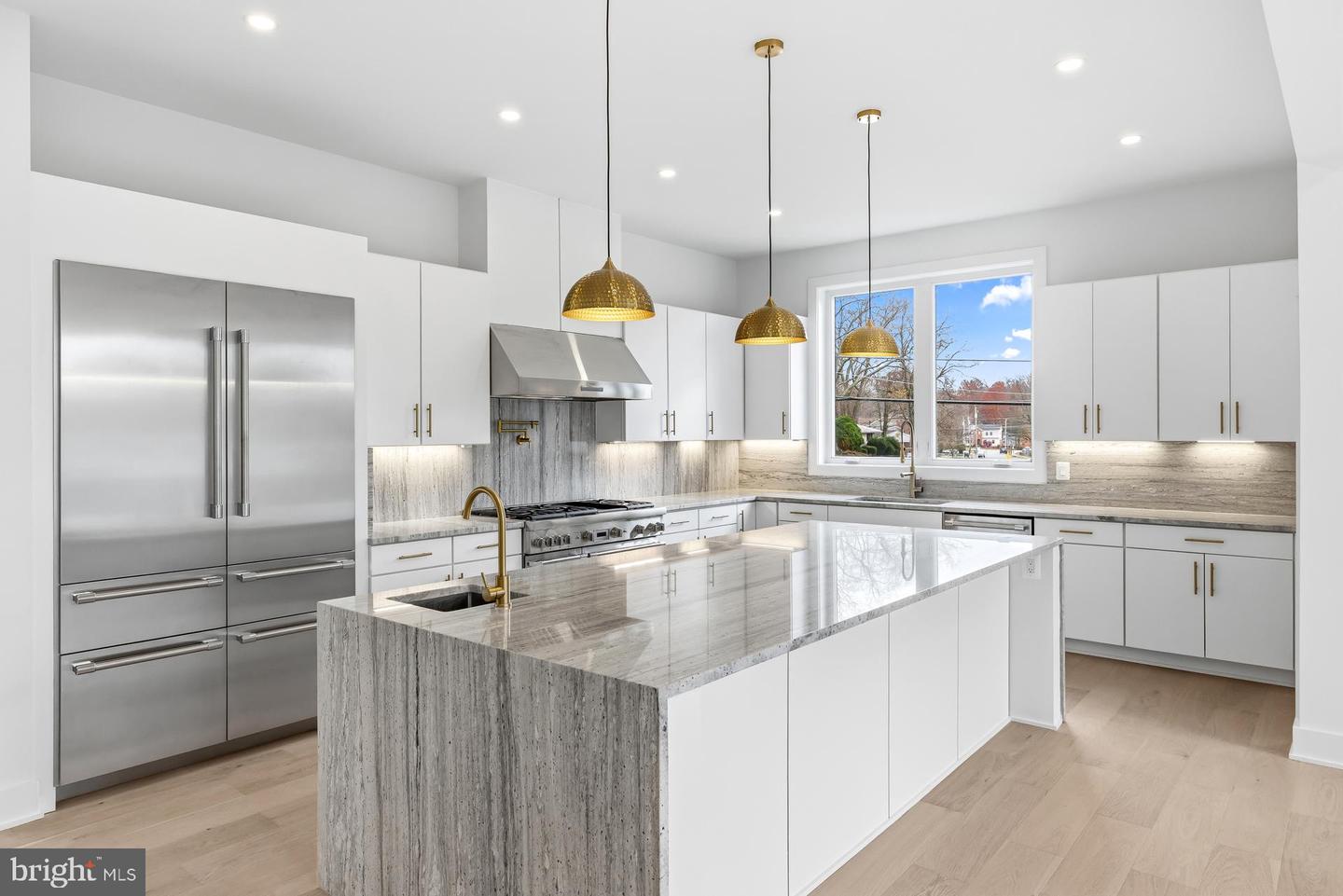 719 MEADOW LN SW, VIENNA, Virginia 22180, 6 Bedrooms Bedrooms, ,6 BathroomsBathrooms,Residential,For sale,719 MEADOW LN SW,VAFX2280146 MLS # VAFX2280146