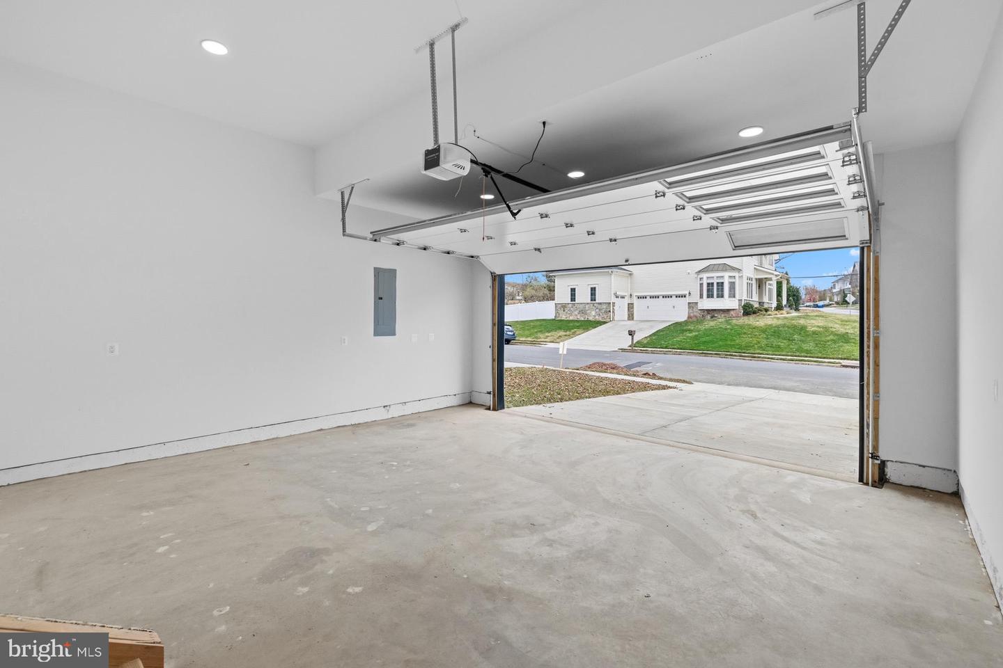 719 MEADOW LN SW, VIENNA, Virginia 22180, 6 Bedrooms Bedrooms, ,6 BathroomsBathrooms,Residential,For sale,719 MEADOW LN SW,VAFX2280146 MLS # VAFX2280146