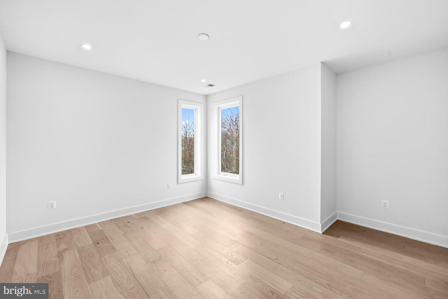 719 MEADOW LN SW, VIENNA, Virginia 22180, 6 Bedrooms Bedrooms, ,6 BathroomsBathrooms,Residential,For sale,719 MEADOW LN SW,VAFX2280146 MLS # VAFX2280146