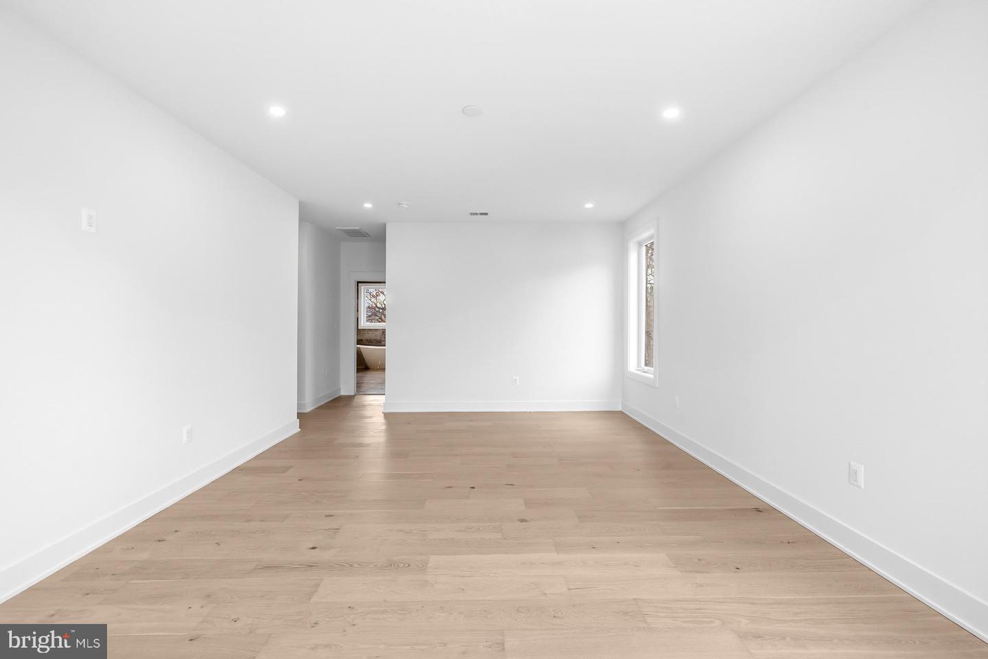 719 MEADOW LN SW, VIENNA, Virginia 22180, 6 Bedrooms Bedrooms, ,6 BathroomsBathrooms,Residential,For sale,719 MEADOW LN SW,VAFX2280146 MLS # VAFX2280146