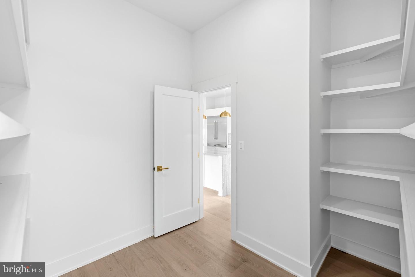 719 MEADOW LN SW, VIENNA, Virginia 22180, 6 Bedrooms Bedrooms, ,6 BathroomsBathrooms,Residential,For sale,719 MEADOW LN SW,VAFX2280146 MLS # VAFX2280146