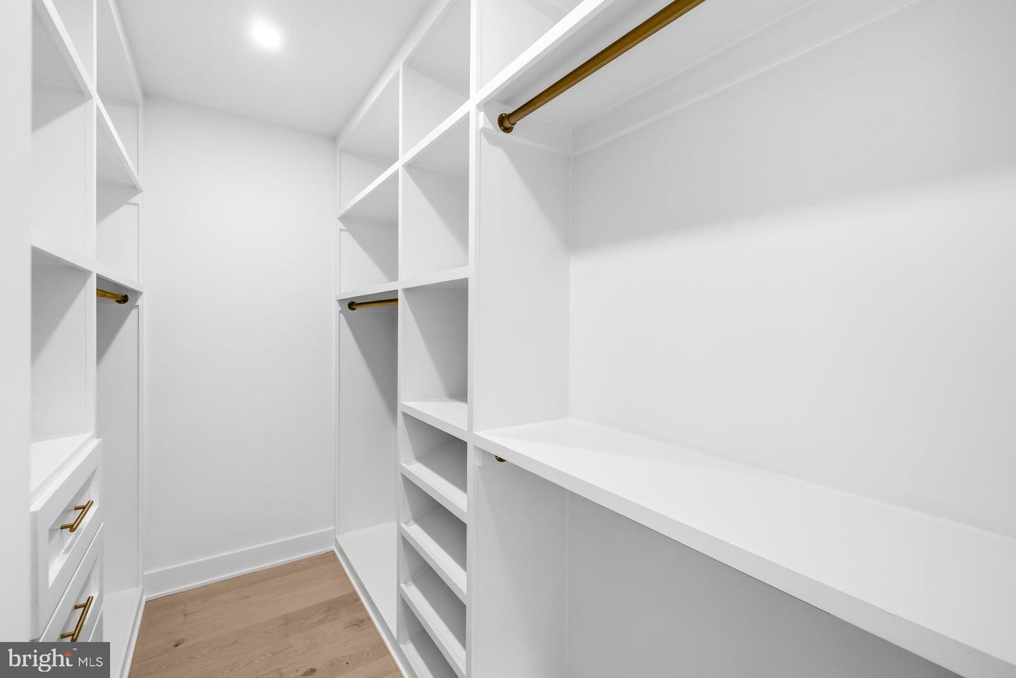 719 MEADOW LN SW, VIENNA, Virginia 22180, 6 Bedrooms Bedrooms, ,6 BathroomsBathrooms,Residential,For sale,719 MEADOW LN SW,VAFX2280146 MLS # VAFX2280146