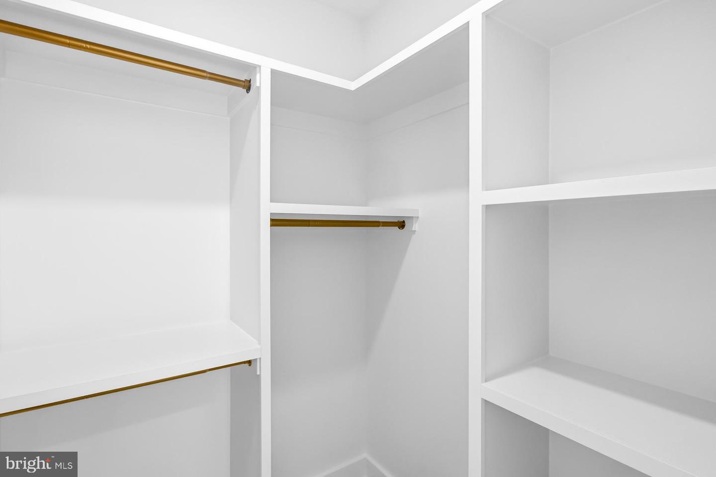 719 MEADOW LN SW, VIENNA, Virginia 22180, 6 Bedrooms Bedrooms, ,6 BathroomsBathrooms,Residential,For sale,719 MEADOW LN SW,VAFX2280146 MLS # VAFX2280146