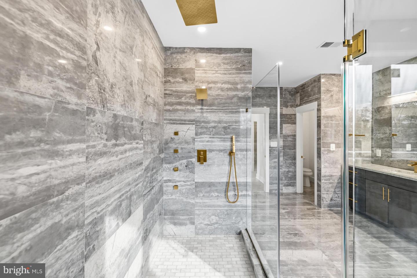 719 MEADOW LN SW, VIENNA, Virginia 22180, 6 Bedrooms Bedrooms, ,6 BathroomsBathrooms,Residential,For sale,719 MEADOW LN SW,VAFX2280146 MLS # VAFX2280146