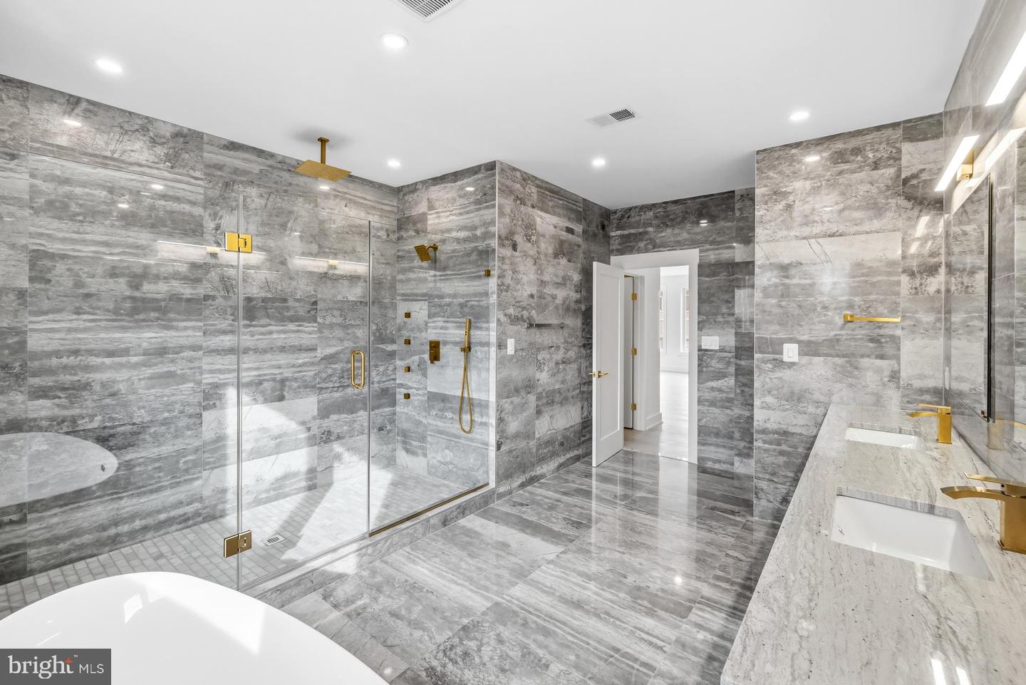 719 MEADOW LN SW, VIENNA, Virginia 22180, 6 Bedrooms Bedrooms, ,6 BathroomsBathrooms,Residential,For sale,719 MEADOW LN SW,VAFX2280146 MLS # VAFX2280146