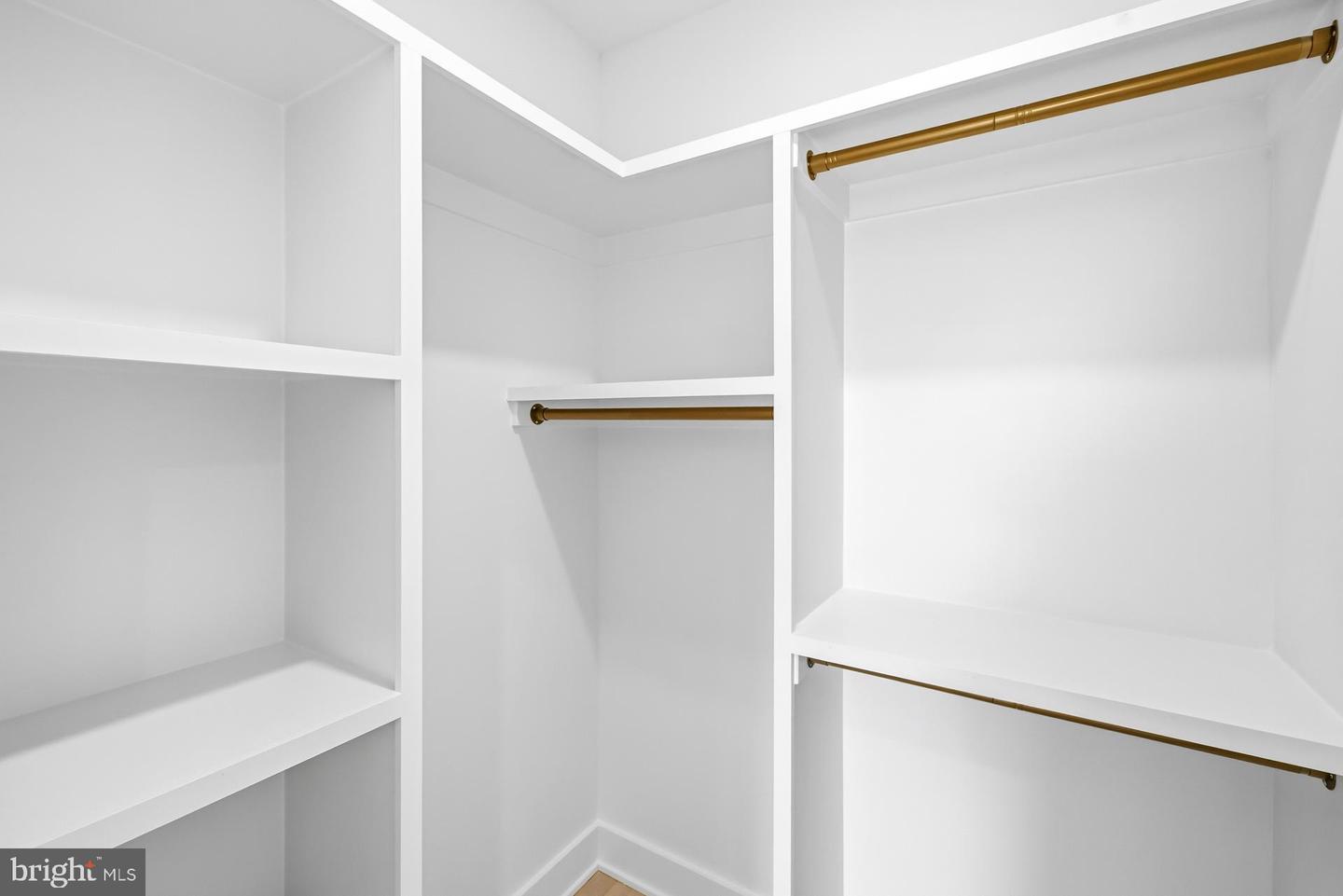 719 MEADOW LN SW, VIENNA, Virginia 22180, 6 Bedrooms Bedrooms, ,6 BathroomsBathrooms,Residential,For sale,719 MEADOW LN SW,VAFX2280146 MLS # VAFX2280146