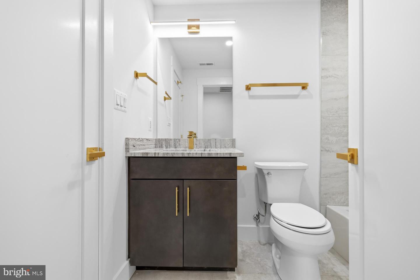 719 MEADOW LN SW, VIENNA, Virginia 22180, 6 Bedrooms Bedrooms, ,6 BathroomsBathrooms,Residential,For sale,719 MEADOW LN SW,VAFX2280146 MLS # VAFX2280146