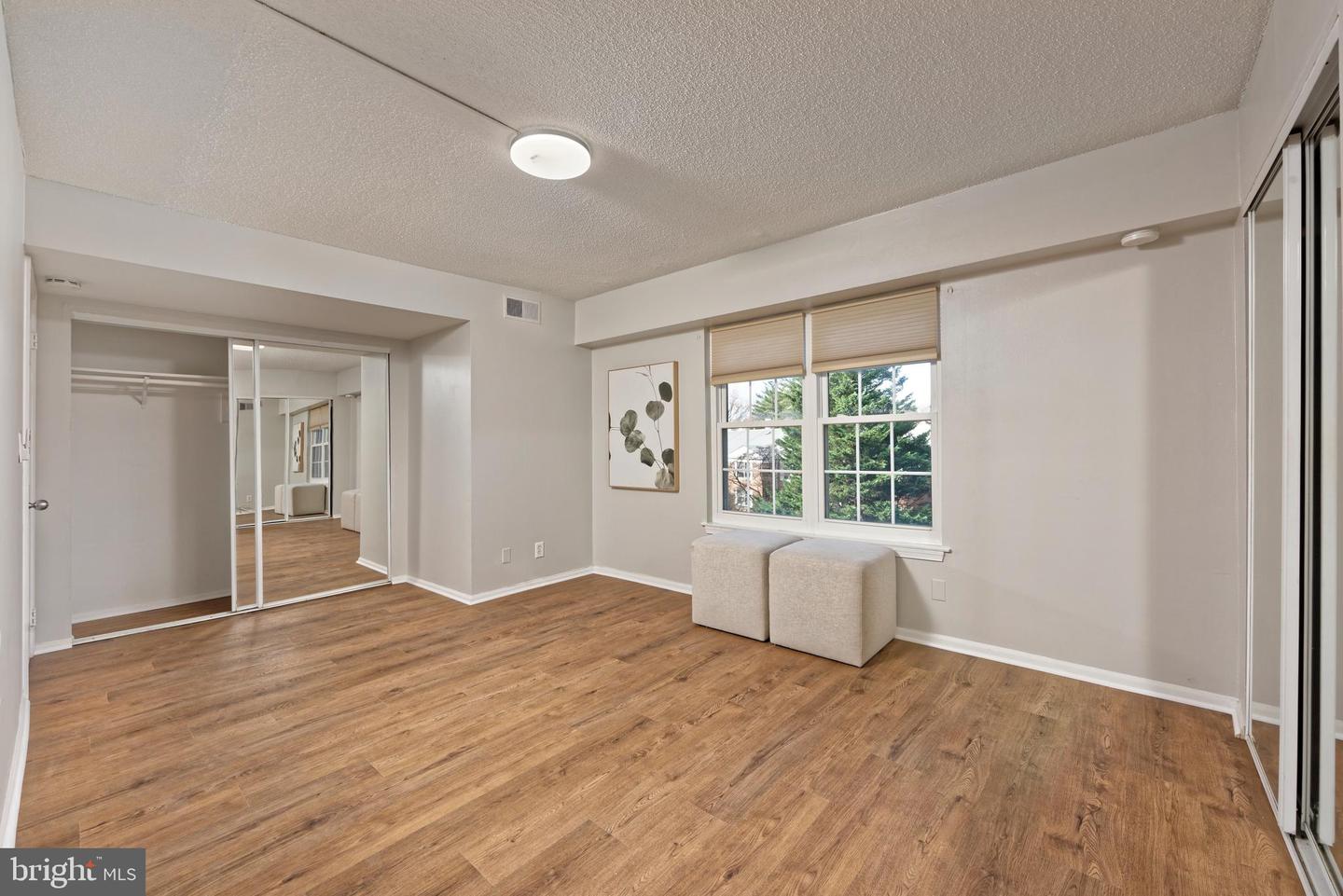 7640 TREMAYNE #202, MCLEAN, Virginia 22102, 2 Bedrooms Bedrooms, ,2 BathroomsBathrooms,Residential,For sale,7640 TREMAYNE #202,VAFX2277556 MLS # VAFX2277556