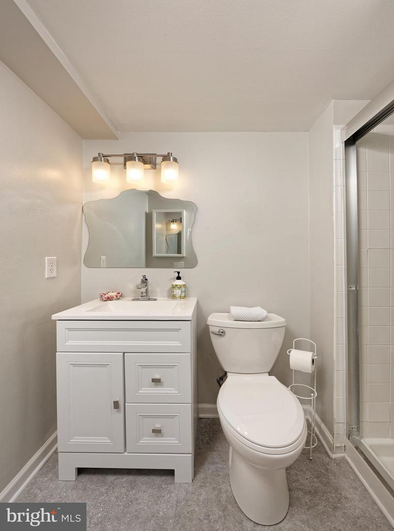 7640 TREMAYNE #202, MCLEAN, Virginia 22102, 2 Bedrooms Bedrooms, ,2 BathroomsBathrooms,Residential,For sale,7640 TREMAYNE #202,VAFX2277556 MLS # VAFX2277556