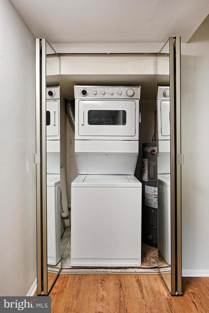 7640 TREMAYNE #202, MCLEAN, Virginia 22102, 2 Bedrooms Bedrooms, ,2 BathroomsBathrooms,Residential,For sale,7640 TREMAYNE #202,VAFX2277556 MLS # VAFX2277556