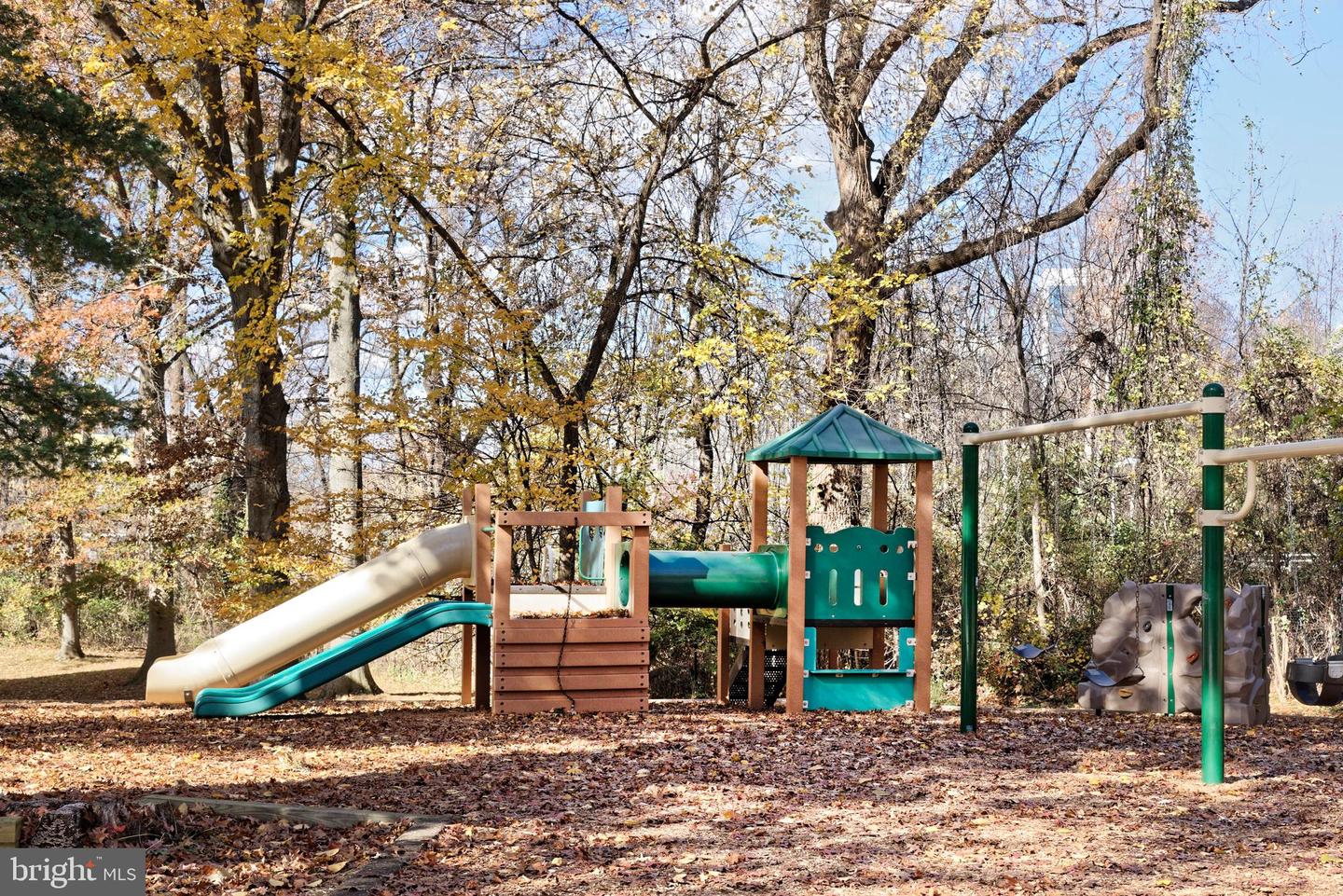 7640 TREMAYNE #202, MCLEAN, Virginia 22102, 2 Bedrooms Bedrooms, ,2 BathroomsBathrooms,Residential,For sale,7640 TREMAYNE #202,VAFX2277556 MLS # VAFX2277556