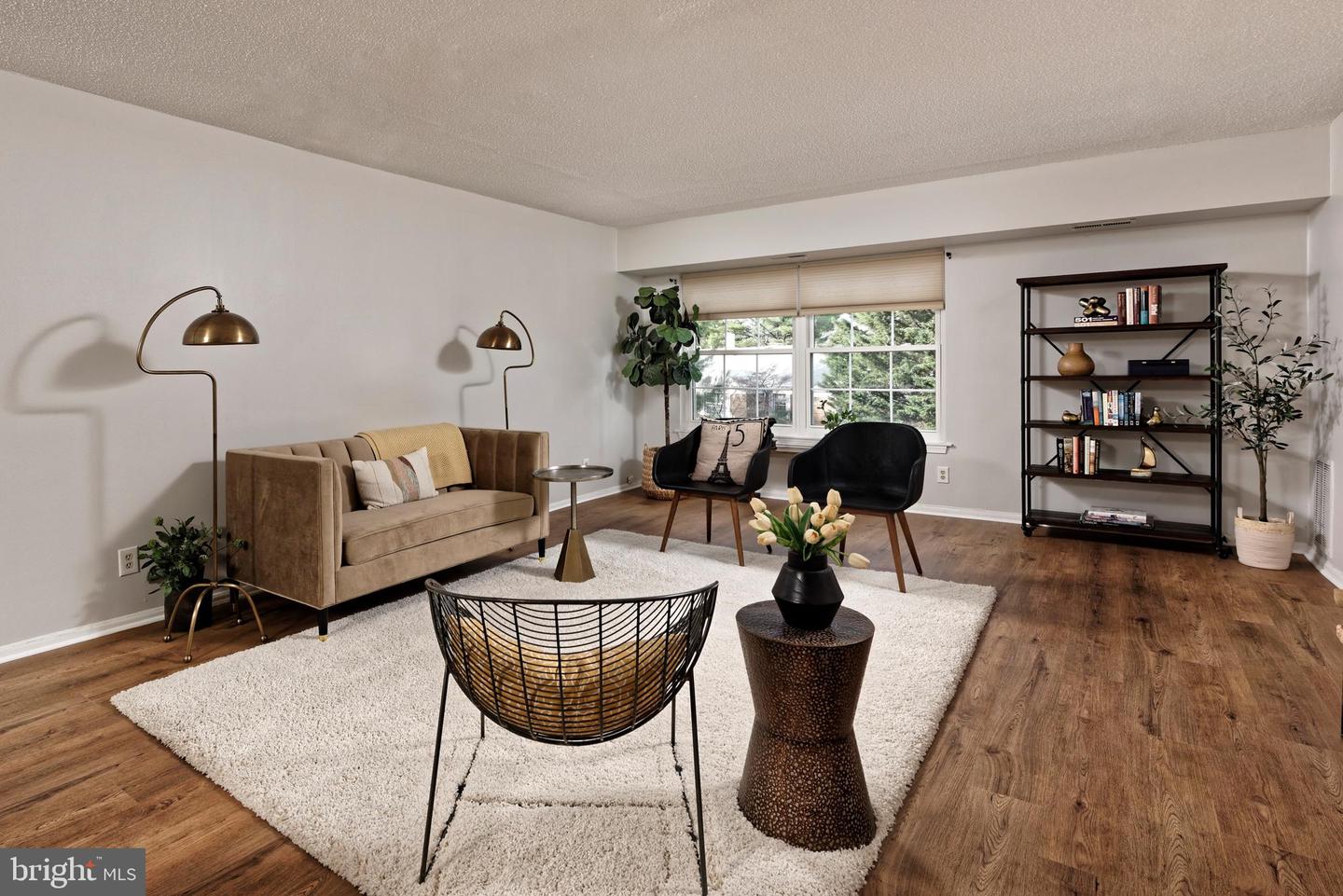 7640 TREMAYNE #202, MCLEAN, Virginia 22102, 2 Bedrooms Bedrooms, ,2 BathroomsBathrooms,Residential,For sale,7640 TREMAYNE #202,VAFX2277556 MLS # VAFX2277556