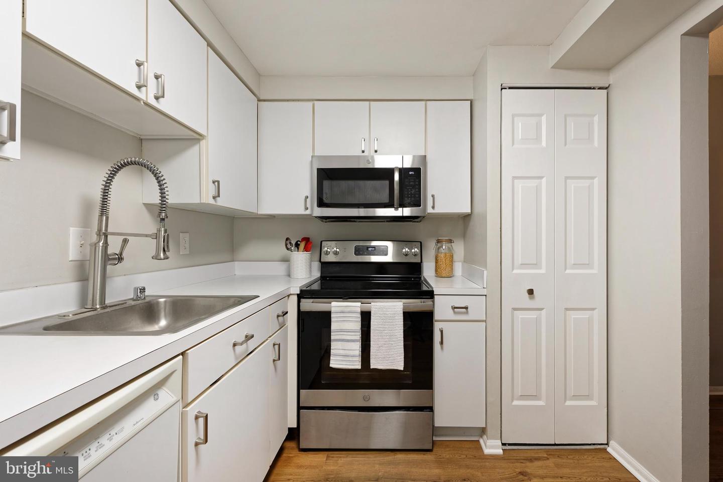 7640 TREMAYNE #202, MCLEAN, Virginia 22102, 2 Bedrooms Bedrooms, ,2 BathroomsBathrooms,Residential,For sale,7640 TREMAYNE #202,VAFX2277556 MLS # VAFX2277556