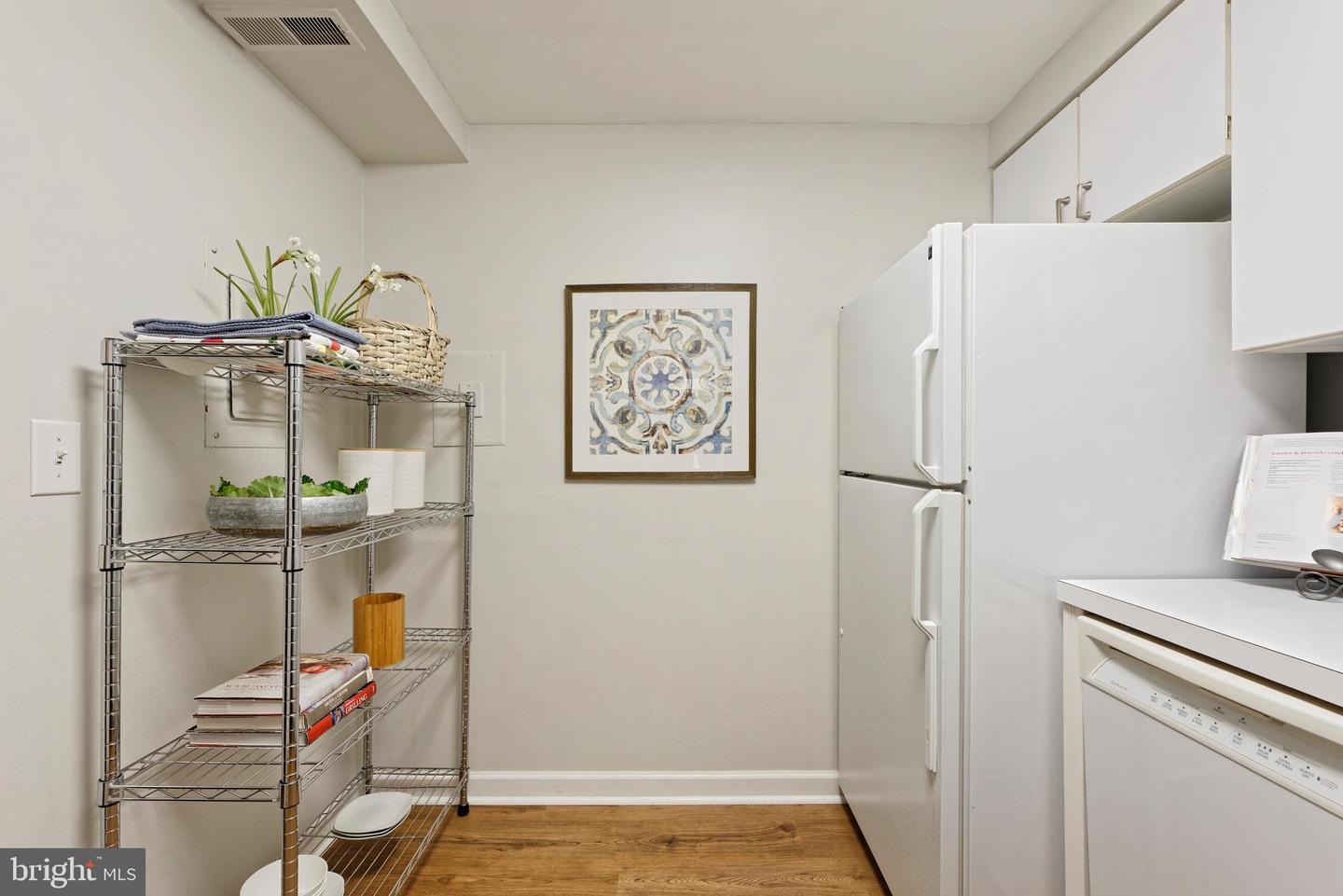 7640 TREMAYNE #202, MCLEAN, Virginia 22102, 2 Bedrooms Bedrooms, ,2 BathroomsBathrooms,Residential,For sale,7640 TREMAYNE #202,VAFX2277556 MLS # VAFX2277556