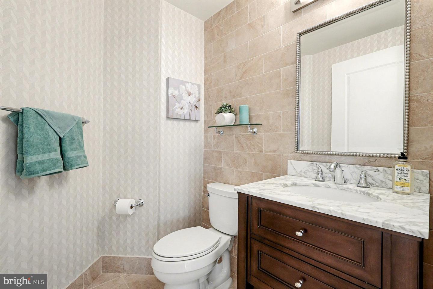 8220 CRESTWOOD HEIGHTS DR #807, MCLEAN, Virginia 22102, 2 Bedrooms Bedrooms, 6 Rooms Rooms,2 BathroomsBathrooms,Residential,For sale,8220 CRESTWOOD HEIGHTS DR #807,VAFX2278278 MLS # VAFX2278278