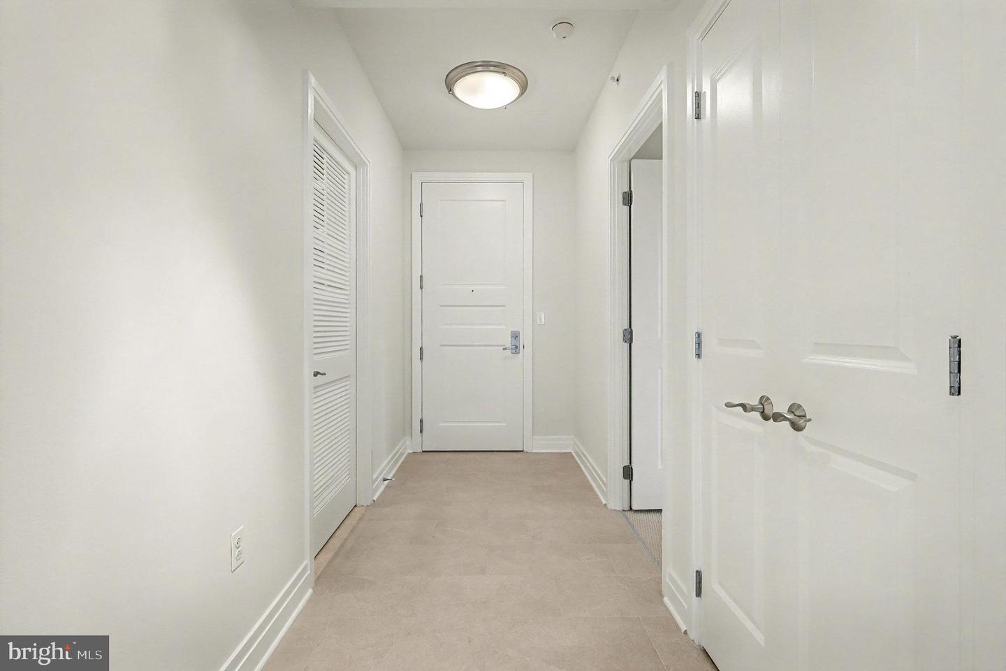 8220 CRESTWOOD HEIGHTS DR #807, MCLEAN, Virginia 22102, 2 Bedrooms Bedrooms, 6 Rooms Rooms,2 BathroomsBathrooms,Residential,For sale,8220 CRESTWOOD HEIGHTS DR #807,VAFX2278278 MLS # VAFX2278278