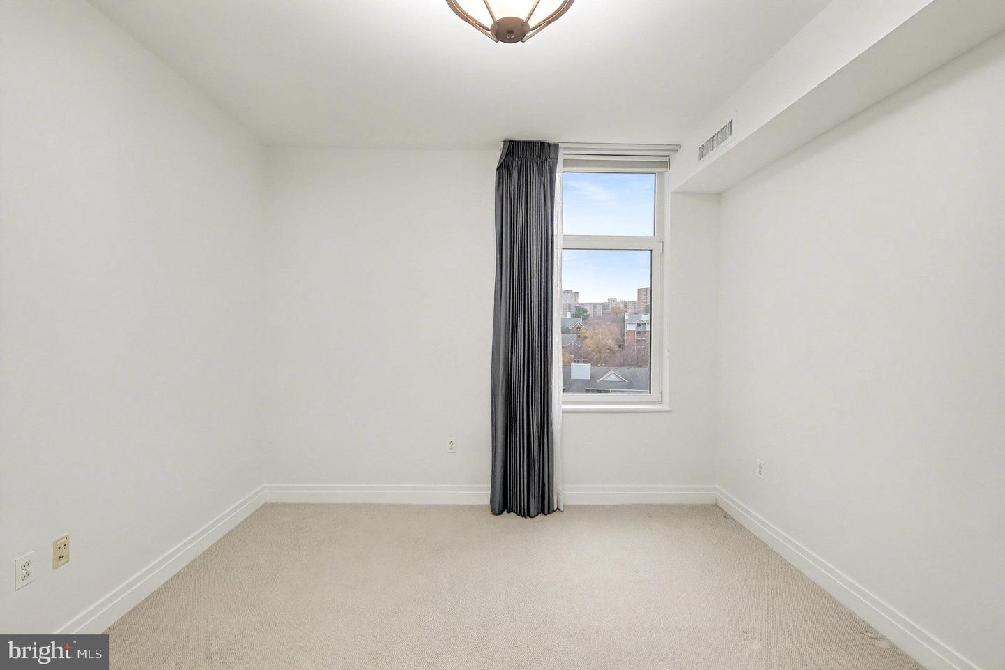 8220 CRESTWOOD HEIGHTS DR #807, MCLEAN, Virginia 22102, 2 Bedrooms Bedrooms, 6 Rooms Rooms,2 BathroomsBathrooms,Residential,For sale,8220 CRESTWOOD HEIGHTS DR #807,VAFX2278278 MLS # VAFX2278278