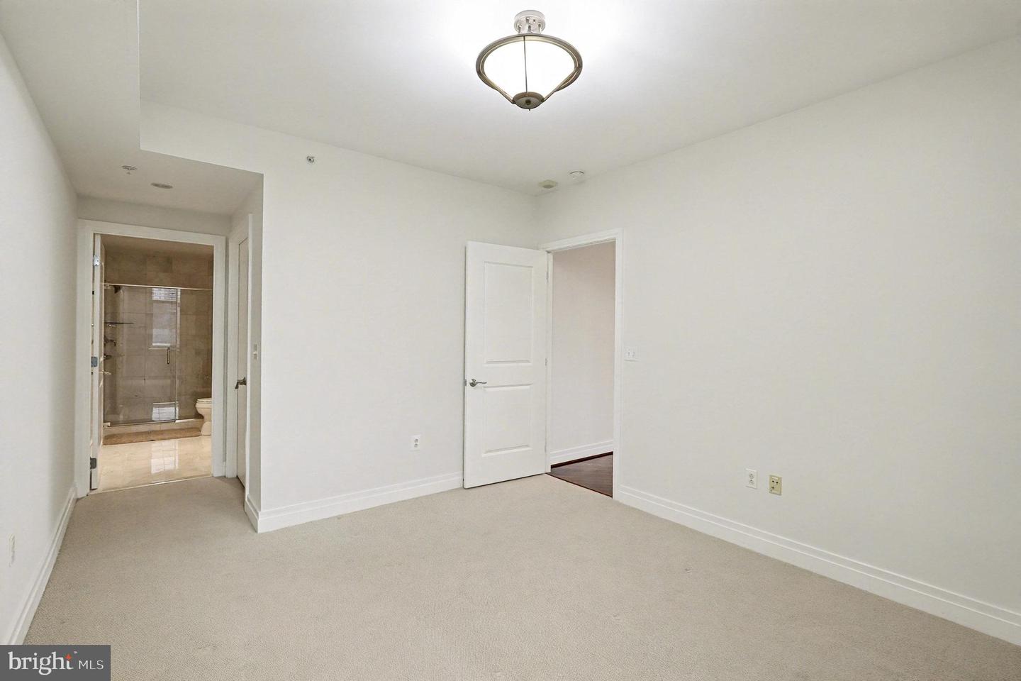 8220 CRESTWOOD HEIGHTS DR #807, MCLEAN, Virginia 22102, 2 Bedrooms Bedrooms, 6 Rooms Rooms,2 BathroomsBathrooms,Residential,For sale,8220 CRESTWOOD HEIGHTS DR #807,VAFX2278278 MLS # VAFX2278278