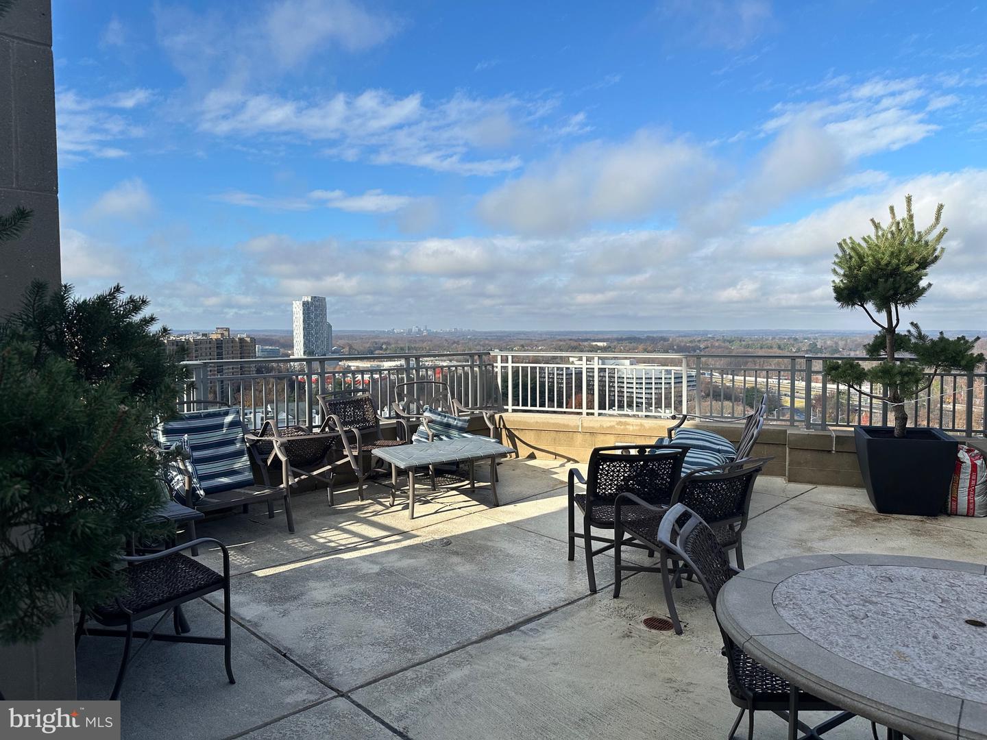 8220 CRESTWOOD HEIGHTS DR #807, MCLEAN, Virginia 22102, 2 Bedrooms Bedrooms, 6 Rooms Rooms,2 BathroomsBathrooms,Residential,For sale,8220 CRESTWOOD HEIGHTS DR #807,VAFX2278278 MLS # VAFX2278278