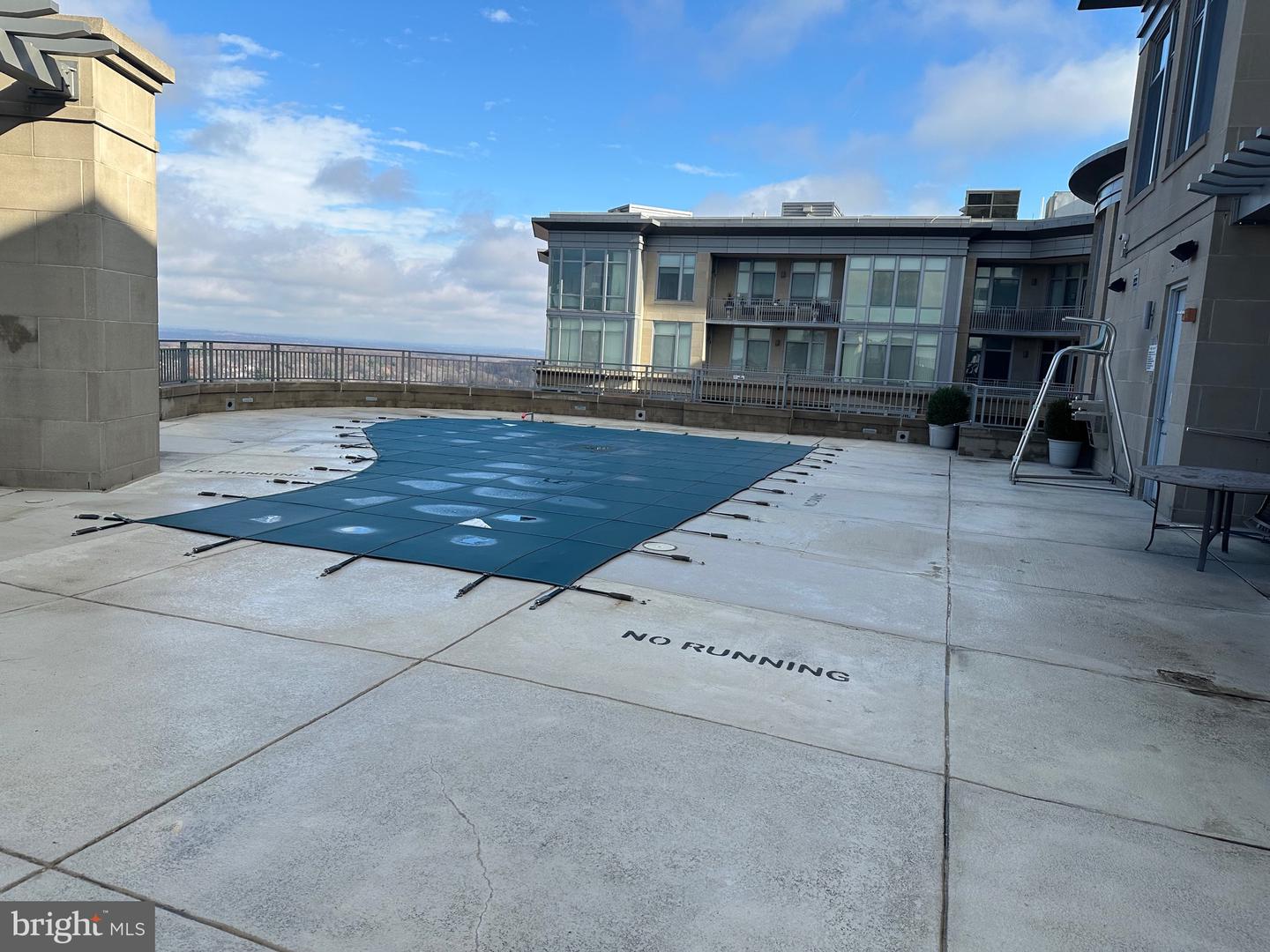 8220 CRESTWOOD HEIGHTS DR #807, MCLEAN, Virginia 22102, 2 Bedrooms Bedrooms, 6 Rooms Rooms,2 BathroomsBathrooms,Residential,For sale,8220 CRESTWOOD HEIGHTS DR #807,VAFX2278278 MLS # VAFX2278278