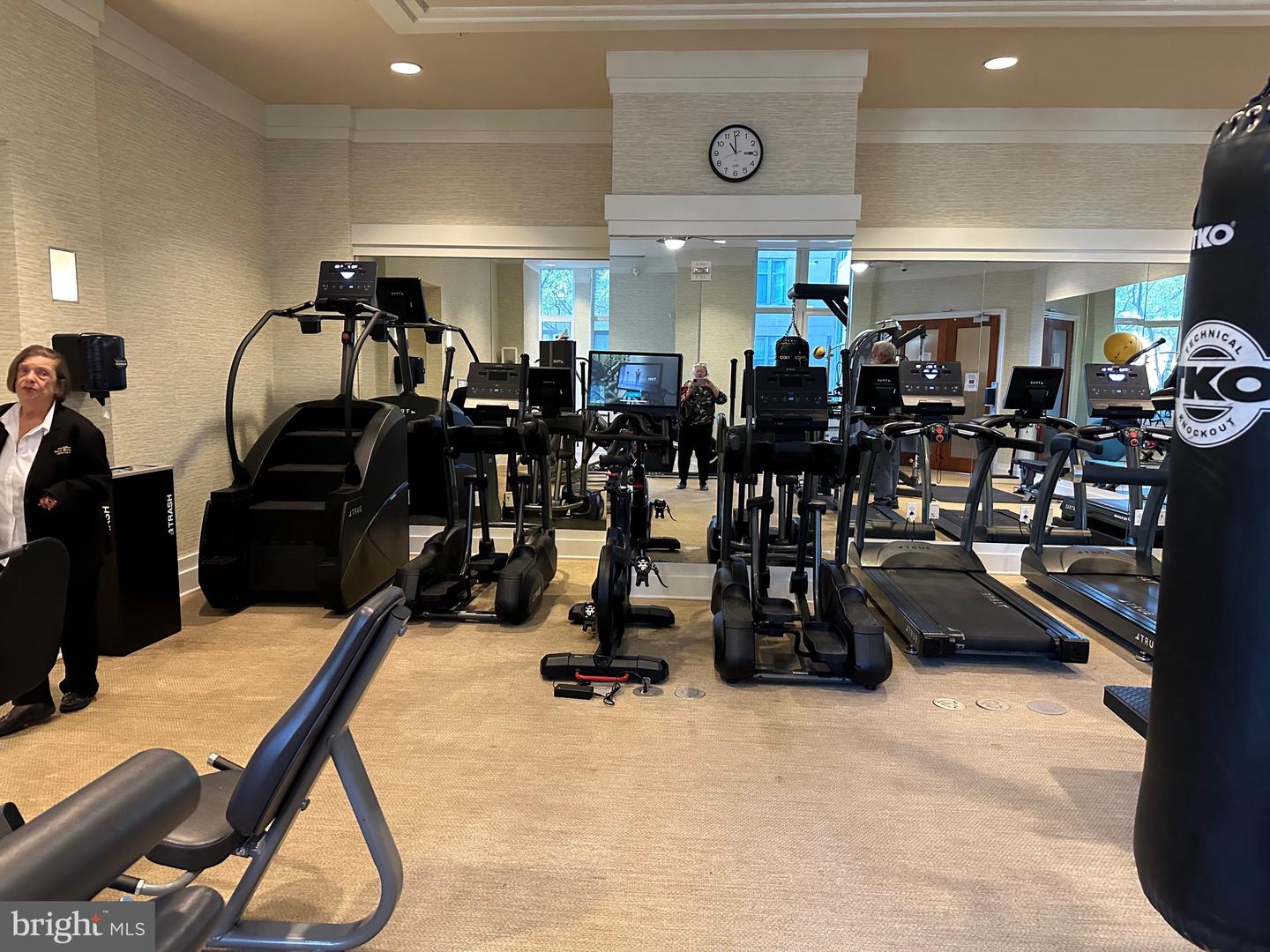 8220 CRESTWOOD HEIGHTS DR #807, MCLEAN, Virginia 22102, 2 Bedrooms Bedrooms, 6 Rooms Rooms,2 BathroomsBathrooms,Residential,For sale,8220 CRESTWOOD HEIGHTS DR #807,VAFX2278278 MLS # VAFX2278278