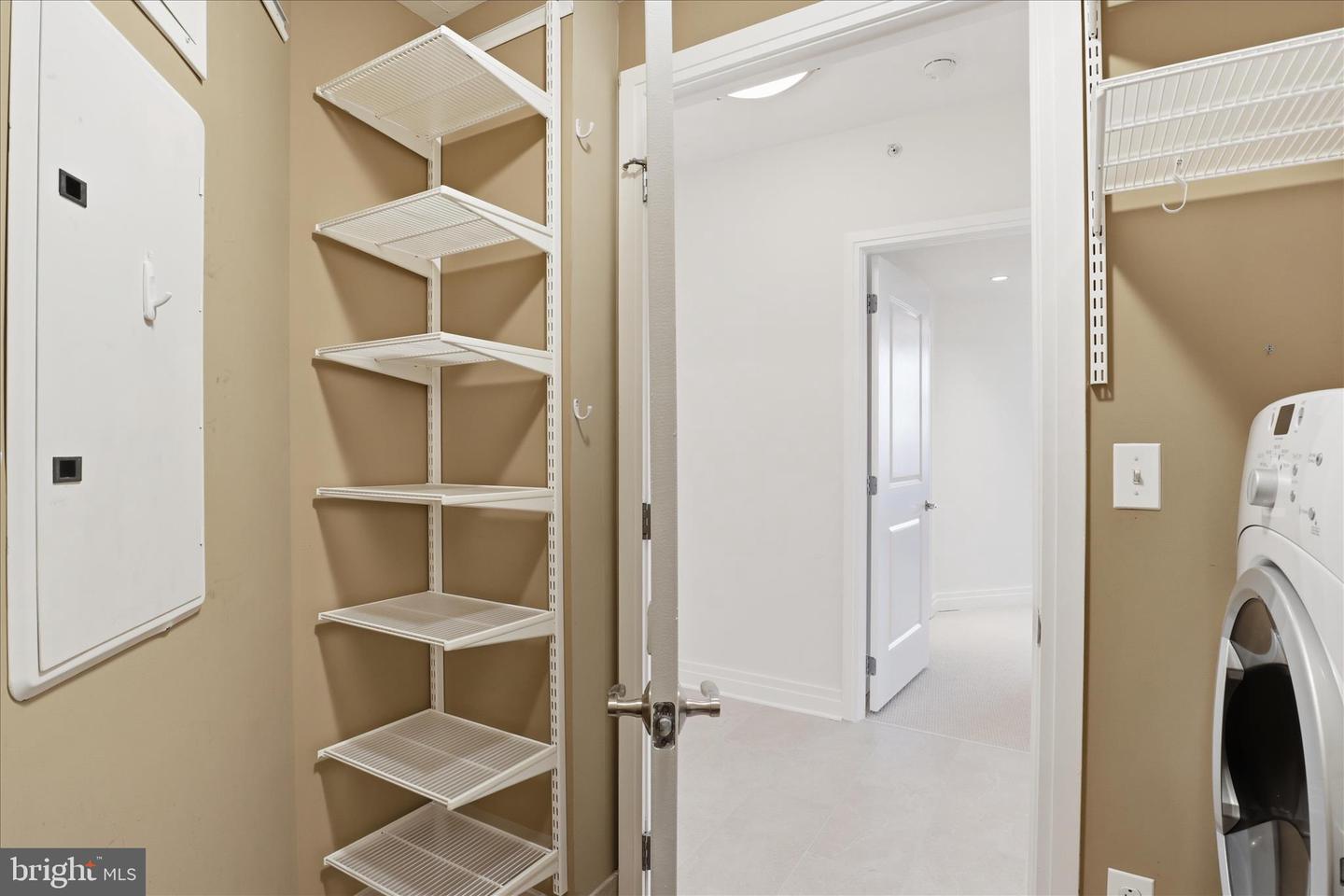 8220 CRESTWOOD HEIGHTS DR #807, MCLEAN, Virginia 22102, 2 Bedrooms Bedrooms, 6 Rooms Rooms,2 BathroomsBathrooms,Residential,For sale,8220 CRESTWOOD HEIGHTS DR #807,VAFX2278278 MLS # VAFX2278278