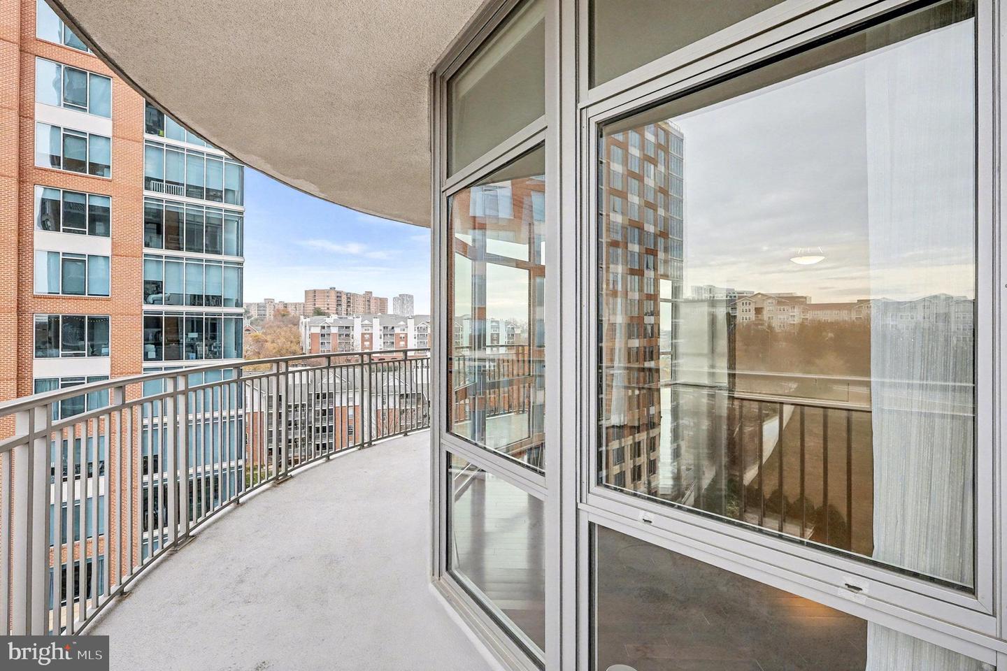 8220 CRESTWOOD HEIGHTS DR #807, MCLEAN, Virginia 22102, 2 Bedrooms Bedrooms, 6 Rooms Rooms,2 BathroomsBathrooms,Residential,For sale,8220 CRESTWOOD HEIGHTS DR #807,VAFX2278278 MLS # VAFX2278278