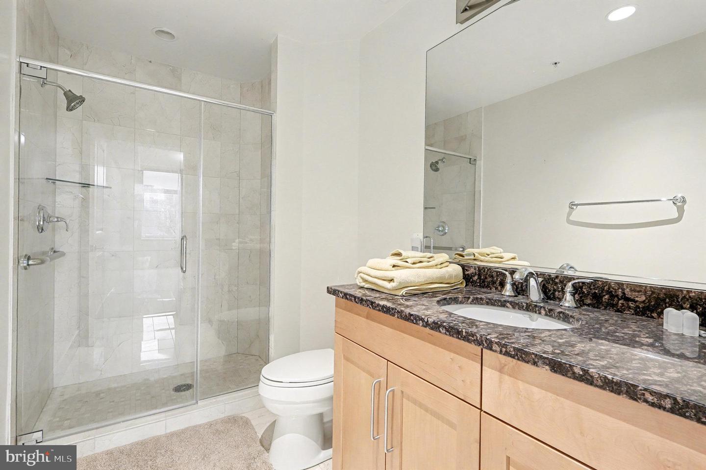 8220 CRESTWOOD HEIGHTS DR #807, MCLEAN, Virginia 22102, 2 Bedrooms Bedrooms, 6 Rooms Rooms,2 BathroomsBathrooms,Residential,For sale,8220 CRESTWOOD HEIGHTS DR #807,VAFX2278278 MLS # VAFX2278278