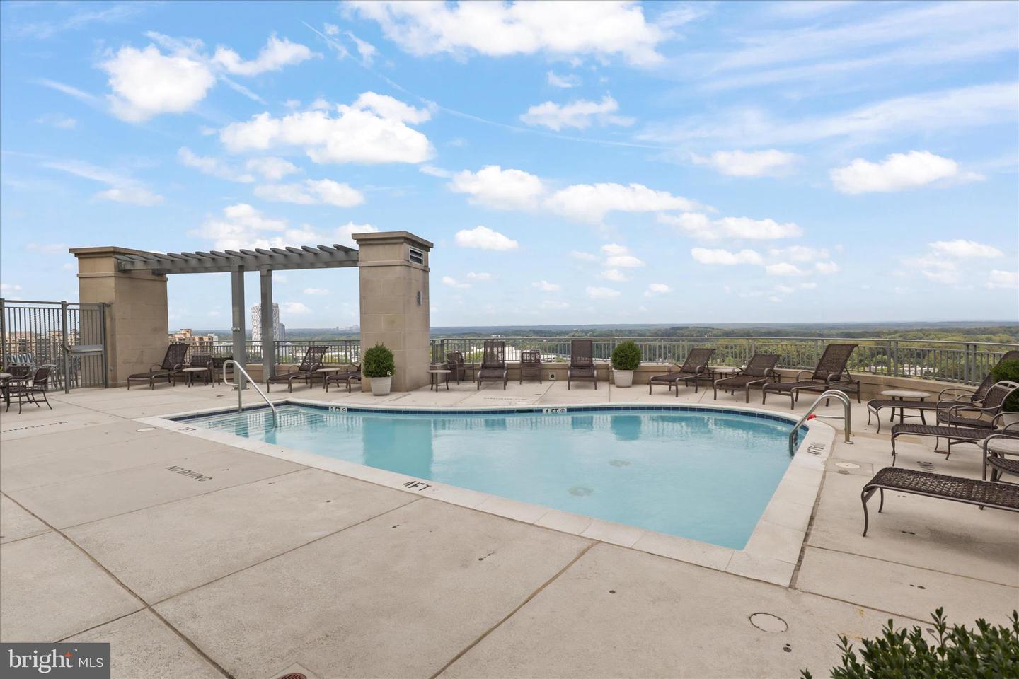 8220 CRESTWOOD HEIGHTS DR #807, MCLEAN, Virginia 22102, 2 Bedrooms Bedrooms, 6 Rooms Rooms,2 BathroomsBathrooms,Residential,For sale,8220 CRESTWOOD HEIGHTS DR #807,VAFX2278278 MLS # VAFX2278278