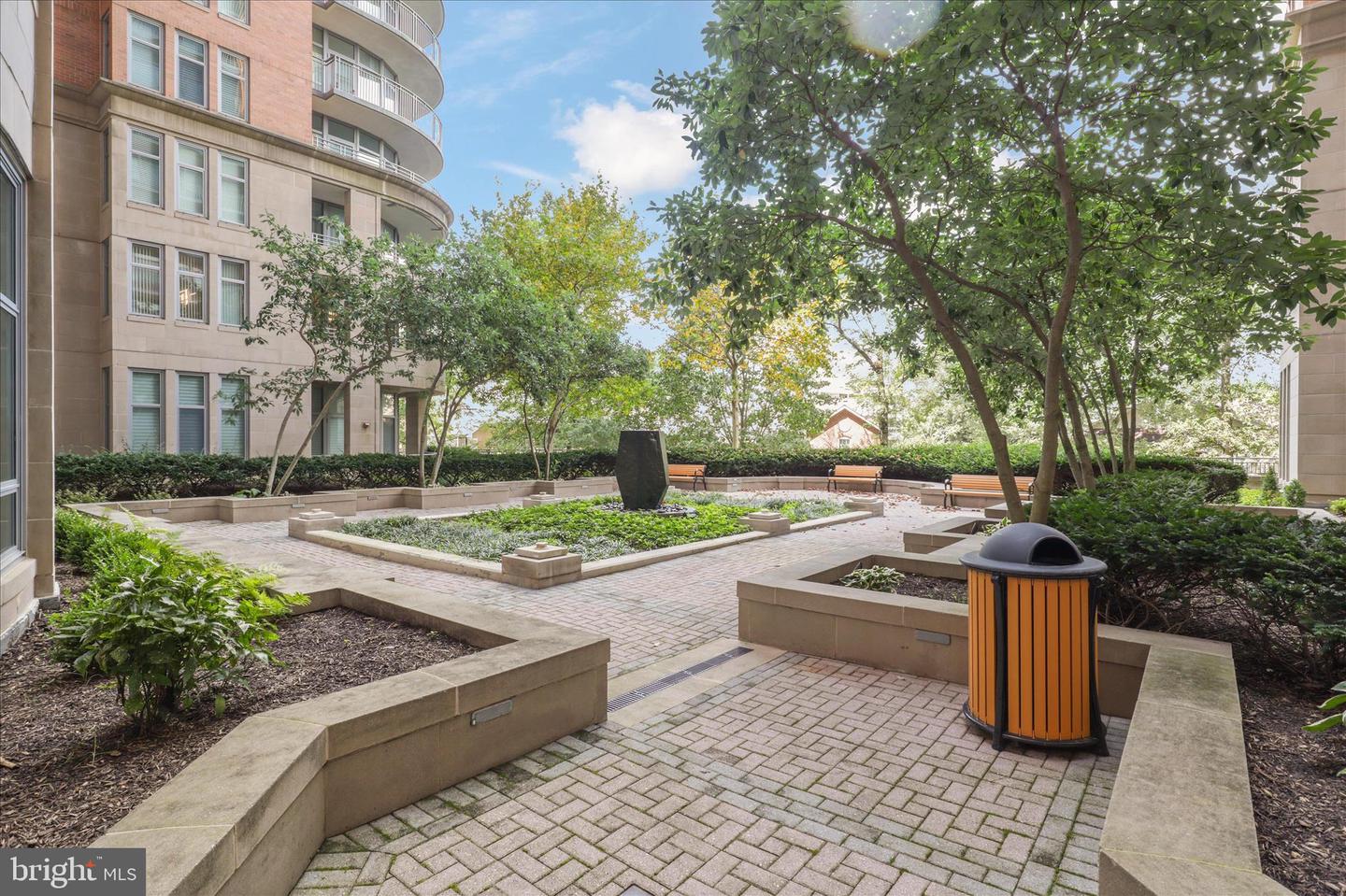 8220 CRESTWOOD HEIGHTS DR #807, MCLEAN, Virginia 22102, 2 Bedrooms Bedrooms, 6 Rooms Rooms,2 BathroomsBathrooms,Residential,For sale,8220 CRESTWOOD HEIGHTS DR #807,VAFX2278278 MLS # VAFX2278278