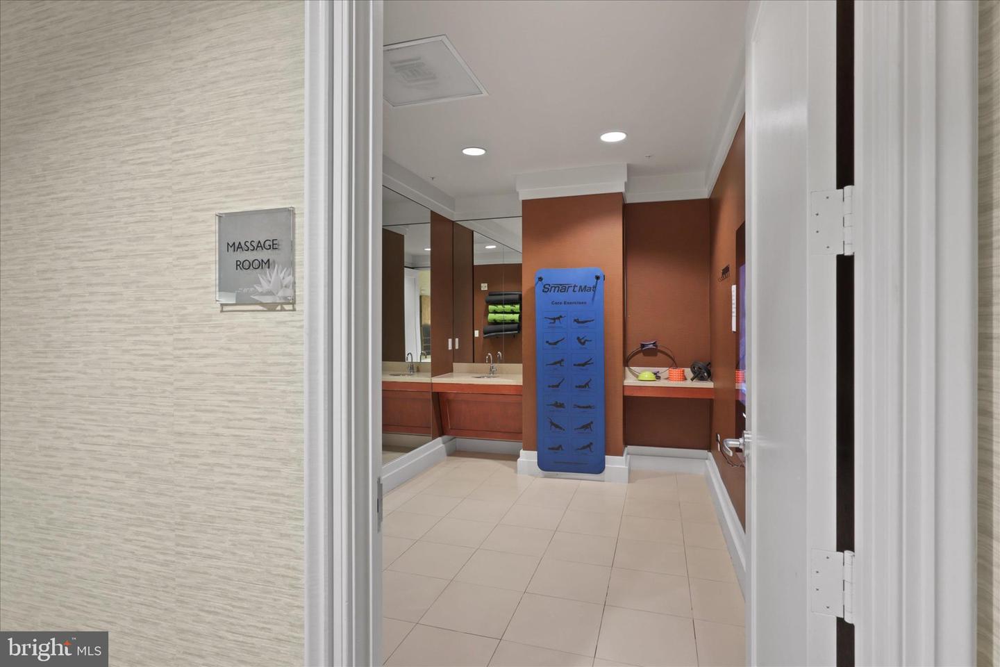 8220 CRESTWOOD HEIGHTS DR #807, MCLEAN, Virginia 22102, 2 Bedrooms Bedrooms, 6 Rooms Rooms,2 BathroomsBathrooms,Residential,For sale,8220 CRESTWOOD HEIGHTS DR #807,VAFX2278278 MLS # VAFX2278278