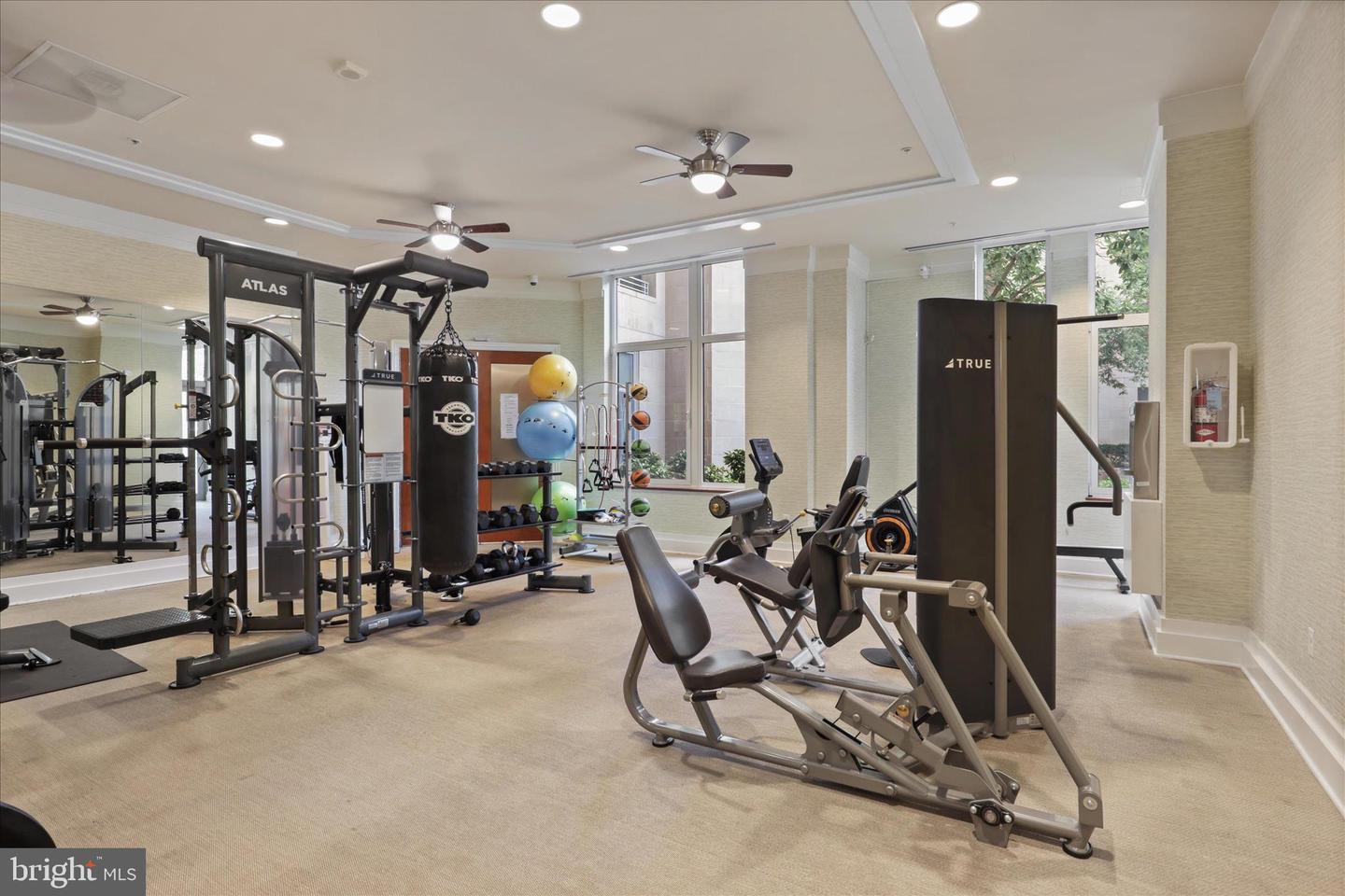 8220 CRESTWOOD HEIGHTS DR #807, MCLEAN, Virginia 22102, 2 Bedrooms Bedrooms, 6 Rooms Rooms,2 BathroomsBathrooms,Residential,For sale,8220 CRESTWOOD HEIGHTS DR #807,VAFX2278278 MLS # VAFX2278278