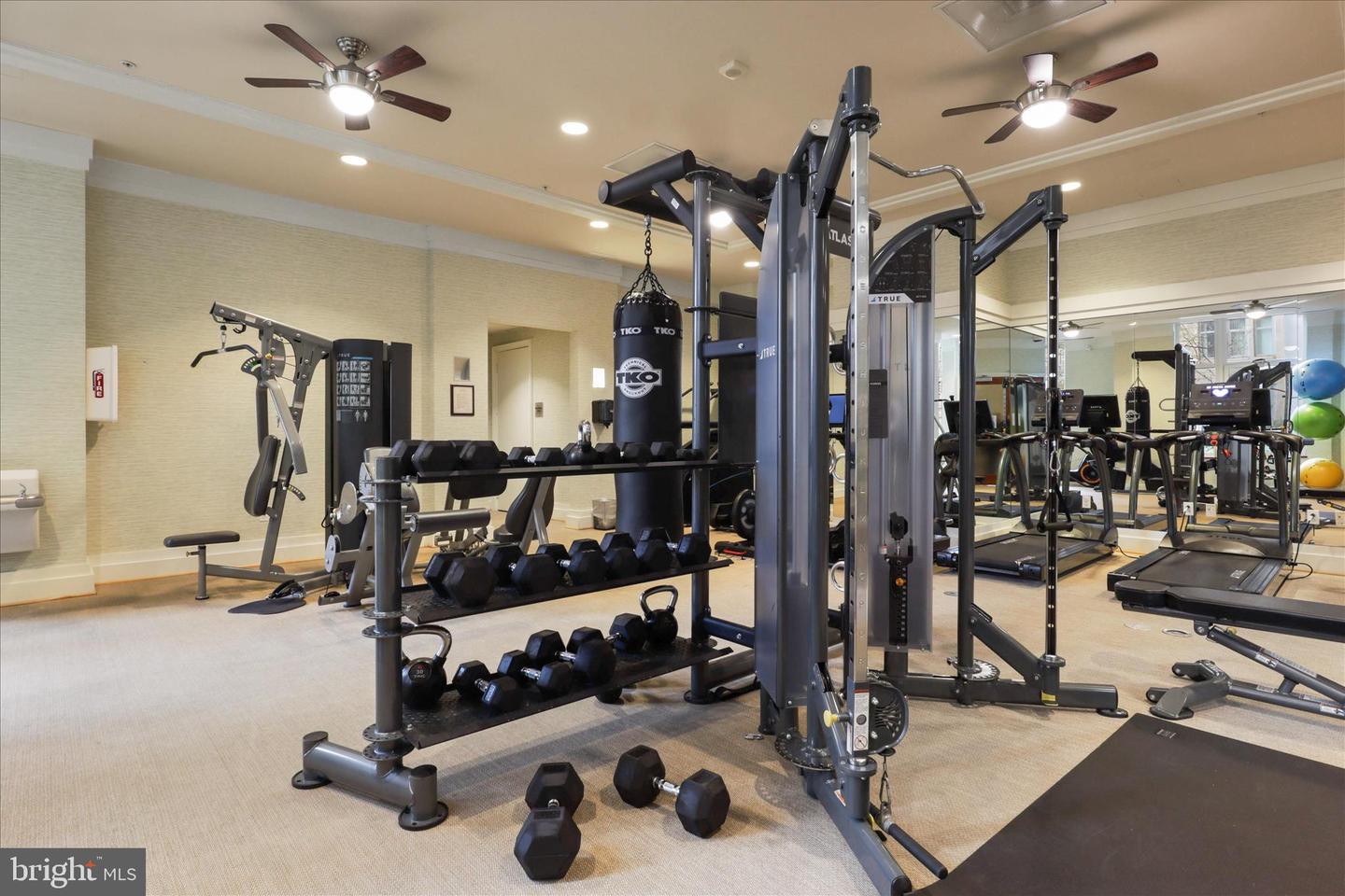 8220 CRESTWOOD HEIGHTS DR #807, MCLEAN, Virginia 22102, 2 Bedrooms Bedrooms, 6 Rooms Rooms,2 BathroomsBathrooms,Residential,For sale,8220 CRESTWOOD HEIGHTS DR #807,VAFX2278278 MLS # VAFX2278278