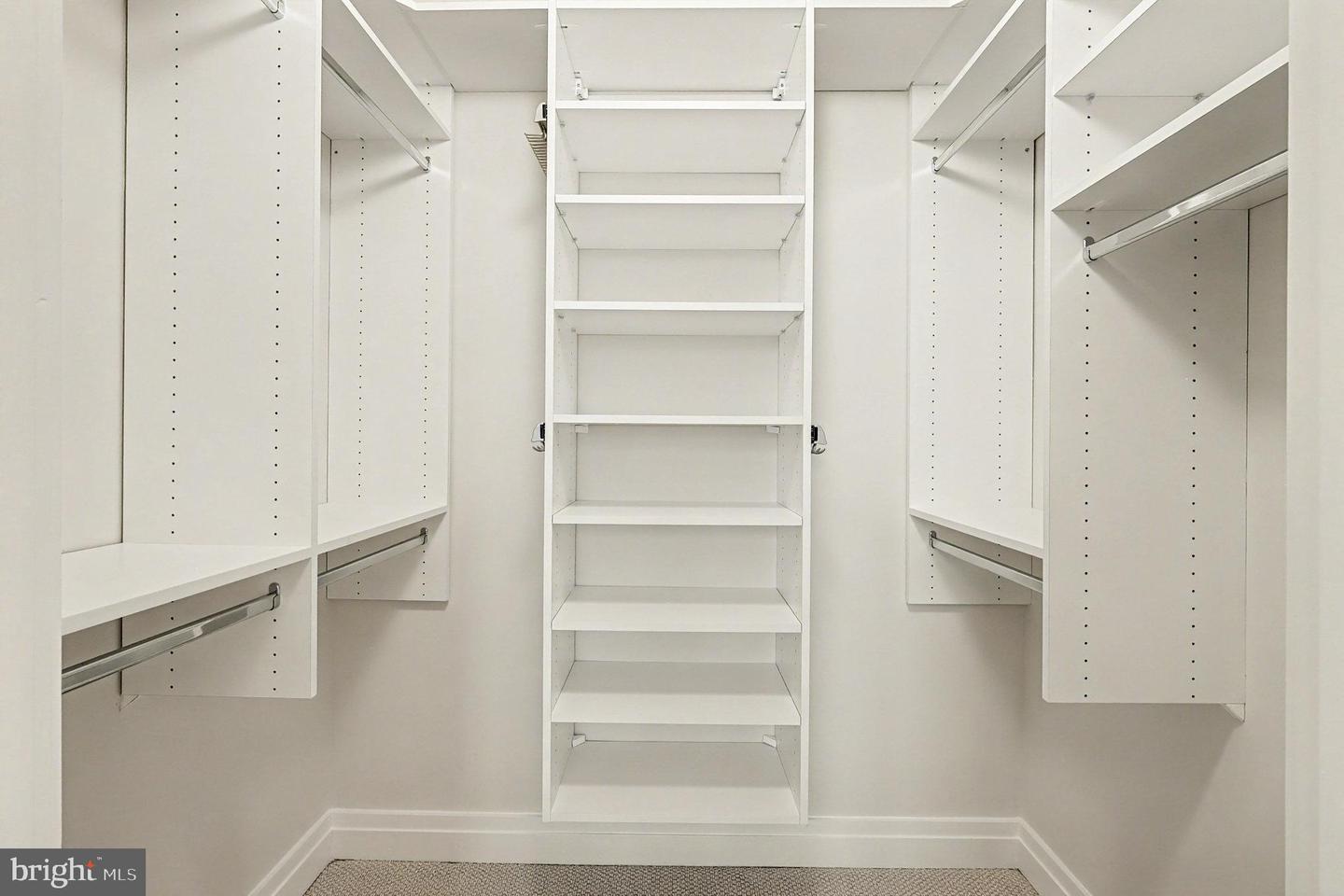 8220 CRESTWOOD HEIGHTS DR #807, MCLEAN, Virginia 22102, 2 Bedrooms Bedrooms, 6 Rooms Rooms,2 BathroomsBathrooms,Residential,For sale,8220 CRESTWOOD HEIGHTS DR #807,VAFX2278278 MLS # VAFX2278278