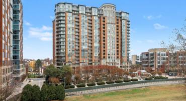 8220 CRESTWOOD HEIGHTS DR #807, MCLEAN, Virginia 22102, 2 Bedrooms Bedrooms, 6 Rooms Rooms,2 BathroomsBathrooms,Residential,For sale,8220 CRESTWOOD HEIGHTS DR #807,VAFX2278278 MLS # VAFX2278278