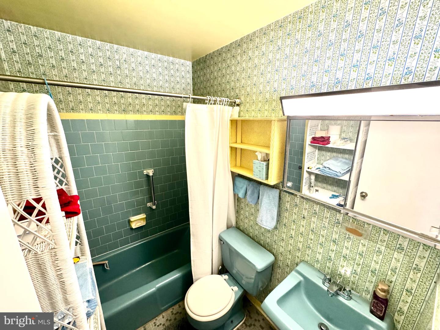 13711 PENWITH CT, CHANTILLY, Virginia 20151, 3 Bedrooms Bedrooms, 7 Rooms Rooms,2 BathroomsBathrooms,Residential,For sale,13711 PENWITH CT,VAFX2279022 MLS # VAFX2279022