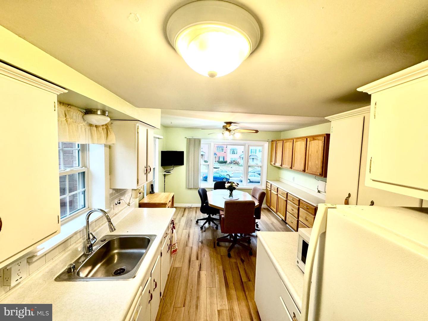 13711 PENWITH CT, CHANTILLY, Virginia 20151, 3 Bedrooms Bedrooms, 7 Rooms Rooms,2 BathroomsBathrooms,Residential,For sale,13711 PENWITH CT,VAFX2279022 MLS # VAFX2279022