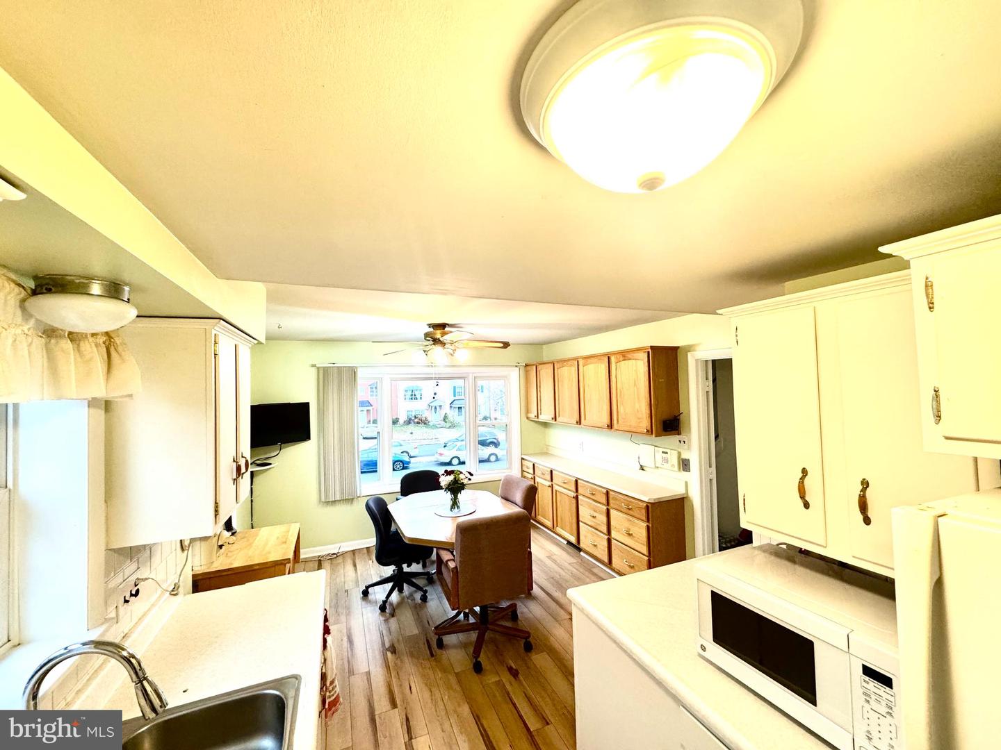 13711 PENWITH CT, CHANTILLY, Virginia 20151, 3 Bedrooms Bedrooms, 7 Rooms Rooms,2 BathroomsBathrooms,Residential,For sale,13711 PENWITH CT,VAFX2279022 MLS # VAFX2279022