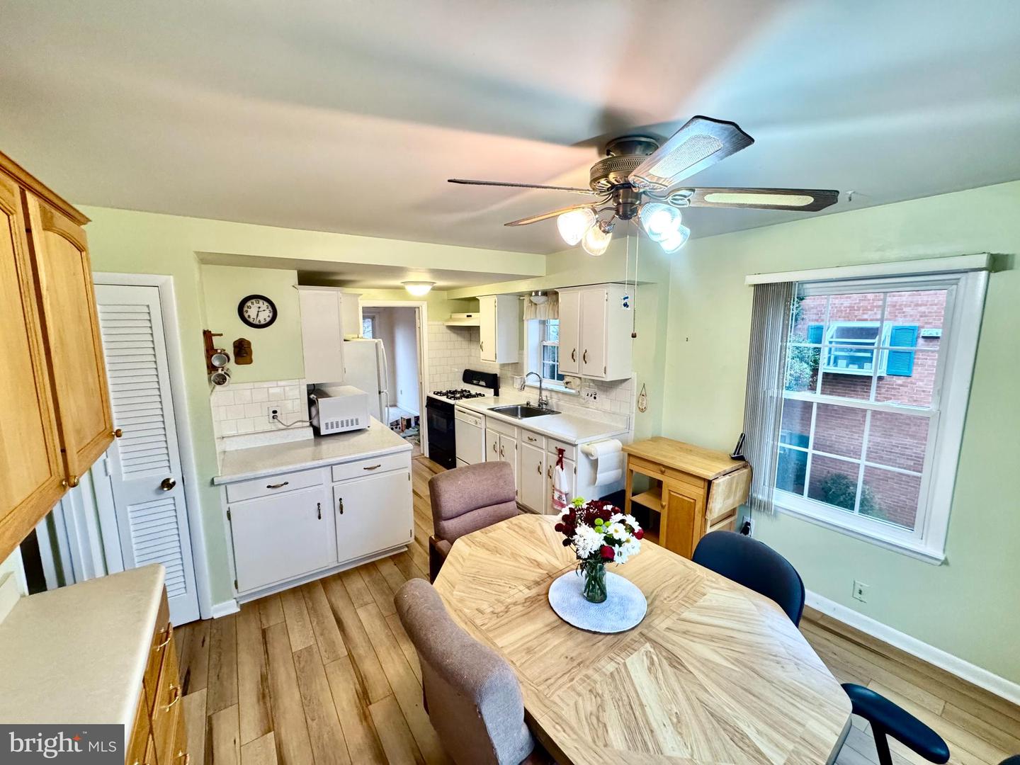 13711 PENWITH CT, CHANTILLY, Virginia 20151, 3 Bedrooms Bedrooms, 7 Rooms Rooms,2 BathroomsBathrooms,Residential,For sale,13711 PENWITH CT,VAFX2279022 MLS # VAFX2279022