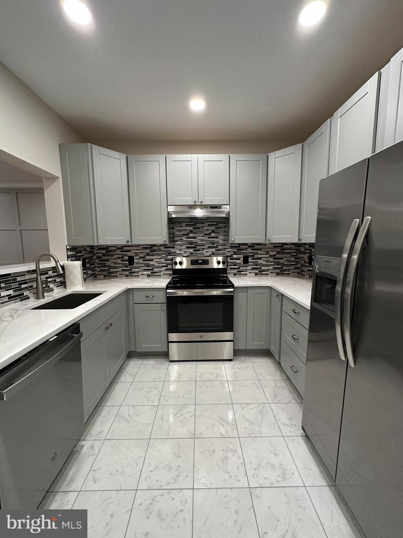 12020 TALIESIN PL #15, RESTON, Virginia 20190, 2 Bedrooms Bedrooms, ,2 BathroomsBathrooms,Residential,For sale,12020 TALIESIN PL #15,VAFX2280154 MLS # VAFX2280154