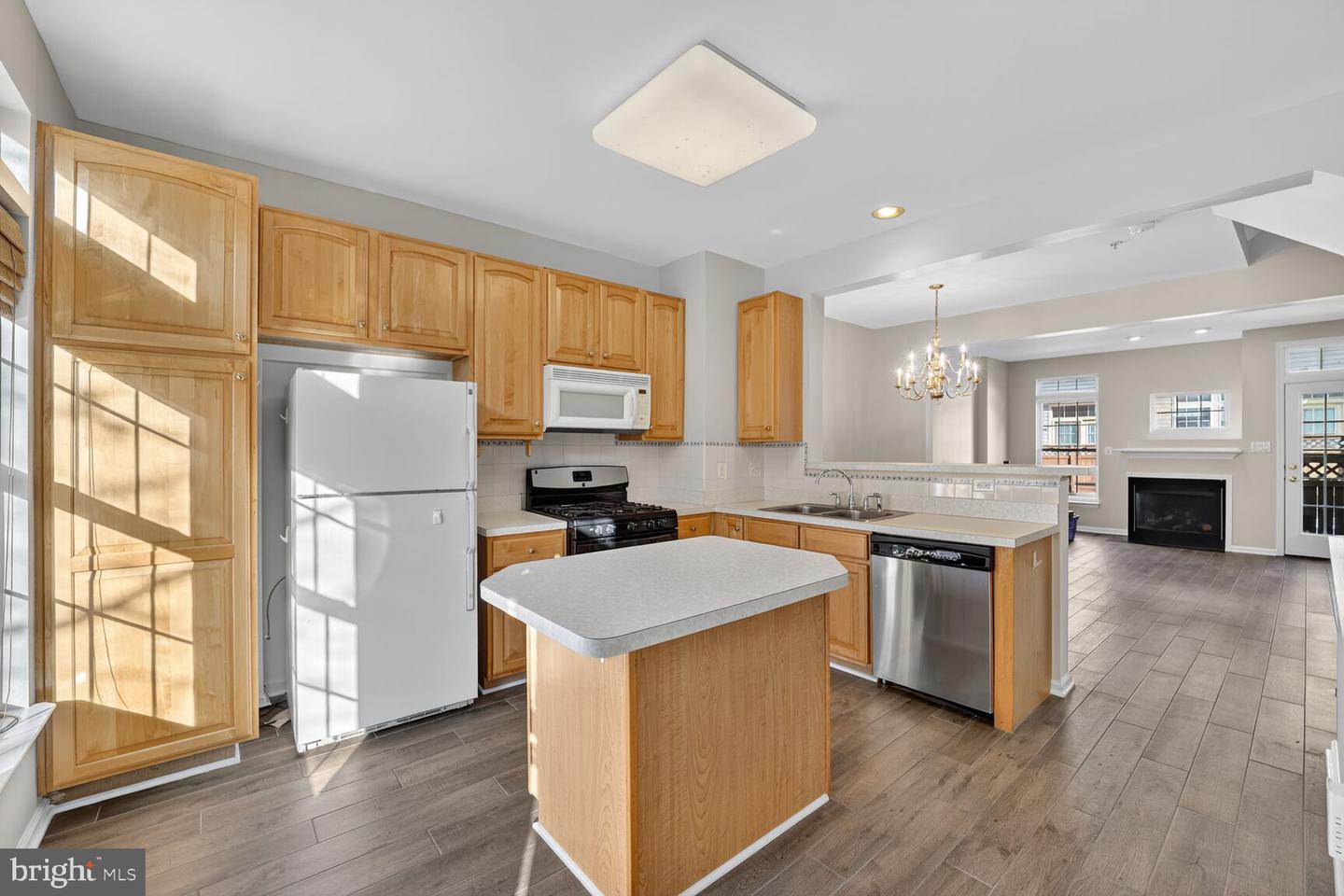 966 HARRISON CIR, ALEXANDRIA, Virginia 22304, 3 Bedrooms Bedrooms, ,2 BathroomsBathrooms,Residential,For sale,966 HARRISON CIR,VAAX2051236 MLS # VAAX2051236