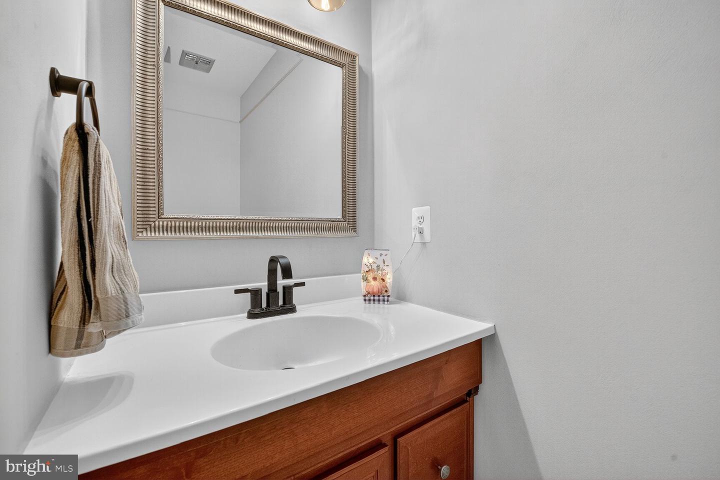 4521 WAVERLY CROSSING LN, CHANTILLY, Virginia 20151, 4 Bedrooms Bedrooms, ,2 BathroomsBathrooms,Residential,For sale,4521 WAVERLY CROSSING LN,VAFX2277810 MLS # VAFX2277810