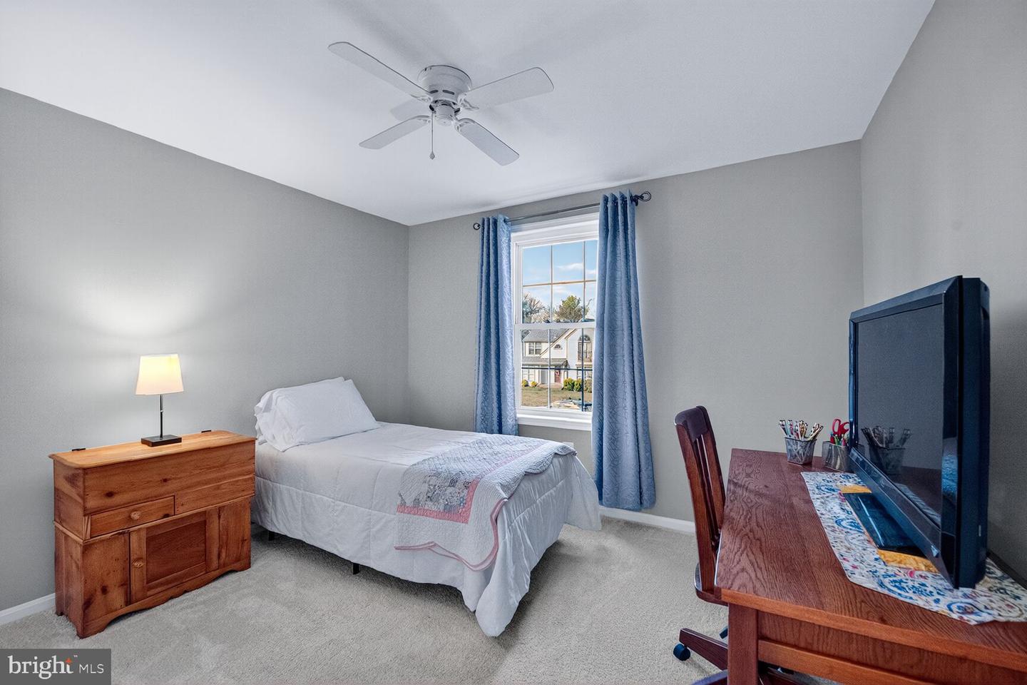 4521 WAVERLY CROSSING LN, CHANTILLY, Virginia 20151, 4 Bedrooms Bedrooms, ,2 BathroomsBathrooms,Residential,For sale,4521 WAVERLY CROSSING LN,VAFX2277810 MLS # VAFX2277810