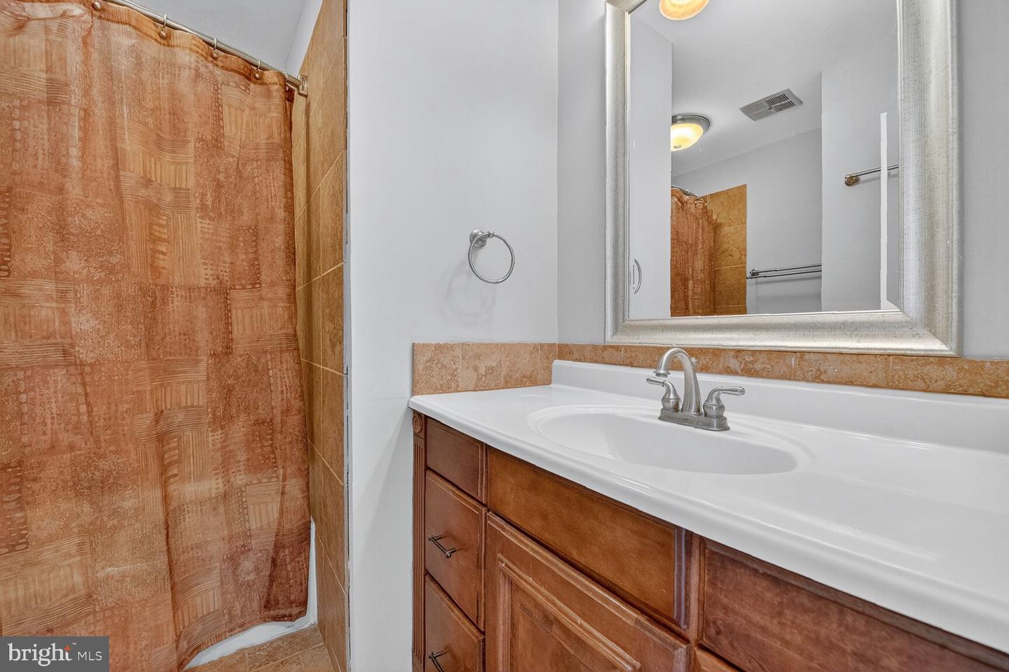 4521 WAVERLY CROSSING LN, CHANTILLY, Virginia 20151, 4 Bedrooms Bedrooms, ,2 BathroomsBathrooms,Residential,For sale,4521 WAVERLY CROSSING LN,VAFX2277810 MLS # VAFX2277810