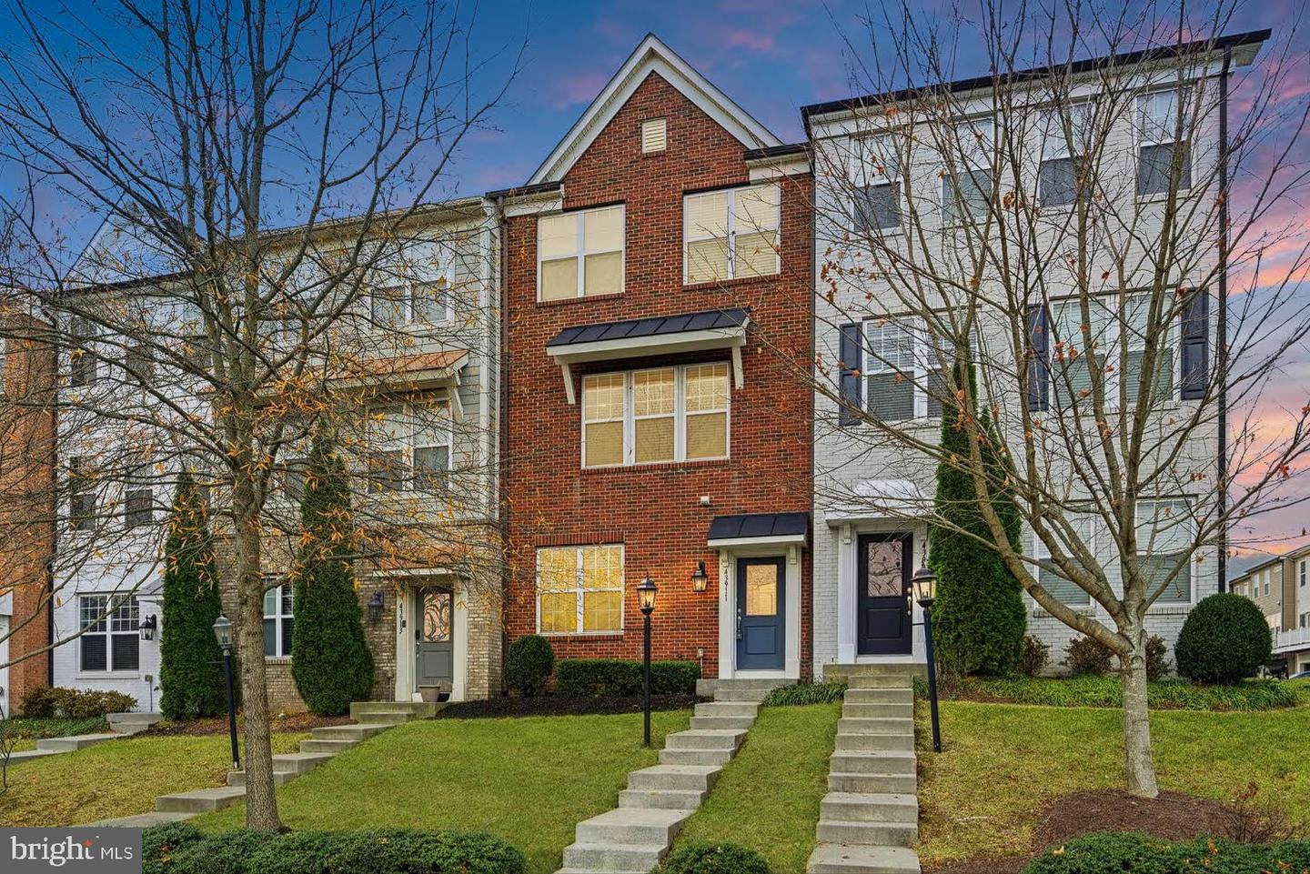 43911 EASTGATE VIEW DR, CHANTILLY, Virginia 20152, 3 Bedrooms Bedrooms, ,2 BathroomsBathrooms,Residential,For sale,43911 EASTGATE VIEW DR,VALO2111380 MLS # VALO2111380