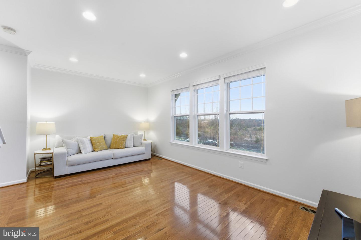 43911 EASTGATE VIEW DR, CHANTILLY, Virginia 20152, 3 Bedrooms Bedrooms, ,2 BathroomsBathrooms,Residential,For sale,43911 EASTGATE VIEW DR,VALO2111380 MLS # VALO2111380