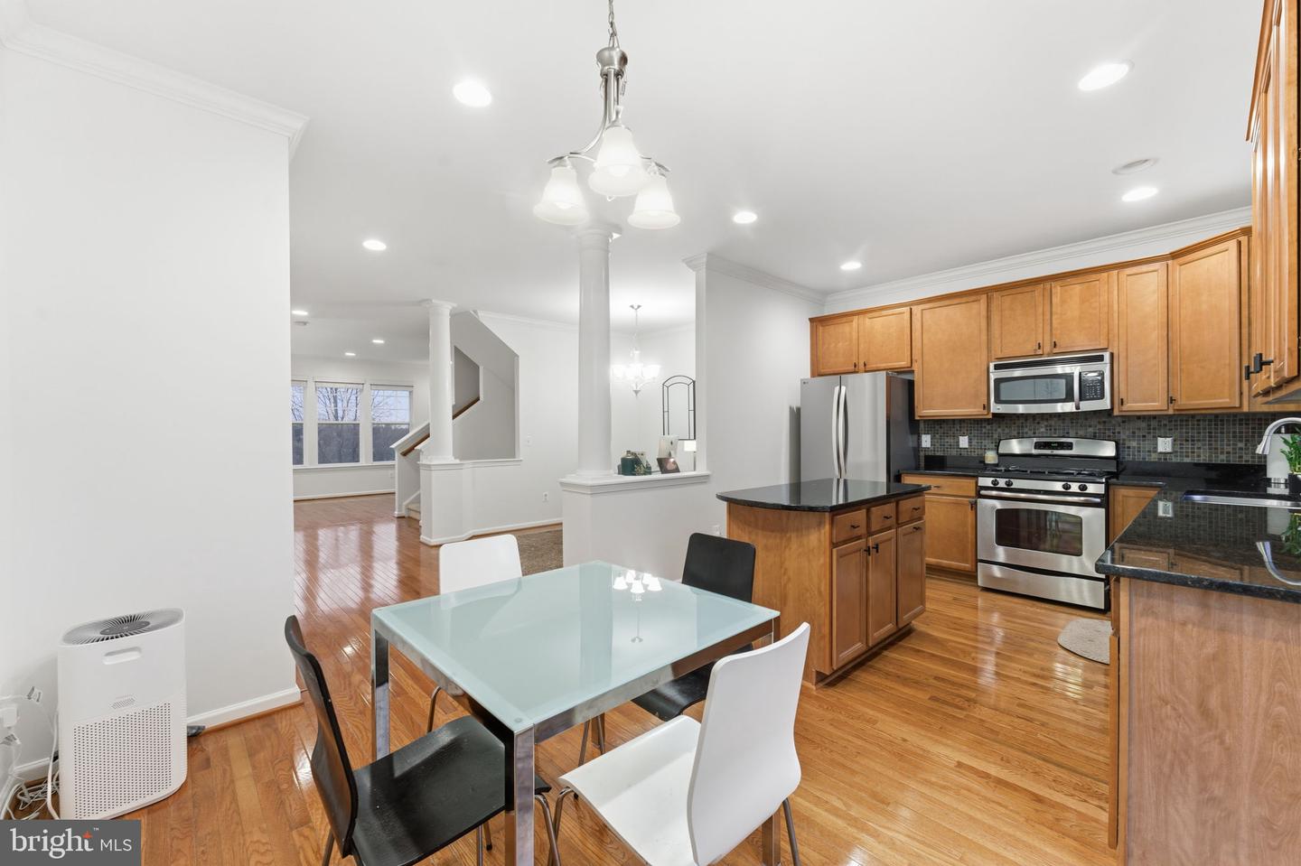 43911 EASTGATE VIEW DR, CHANTILLY, Virginia 20152, 3 Bedrooms Bedrooms, ,2 BathroomsBathrooms,Residential,For sale,43911 EASTGATE VIEW DR,VALO2111380 MLS # VALO2111380