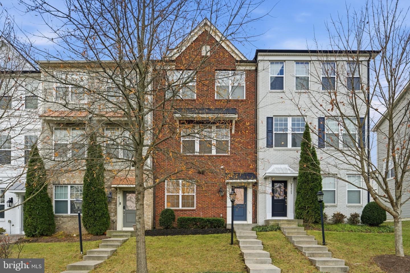 43911 EASTGATE VIEW DR, CHANTILLY, Virginia 20152, 3 Bedrooms Bedrooms, ,2 BathroomsBathrooms,Residential,For sale,43911 EASTGATE VIEW DR,VALO2111380 MLS # VALO2111380