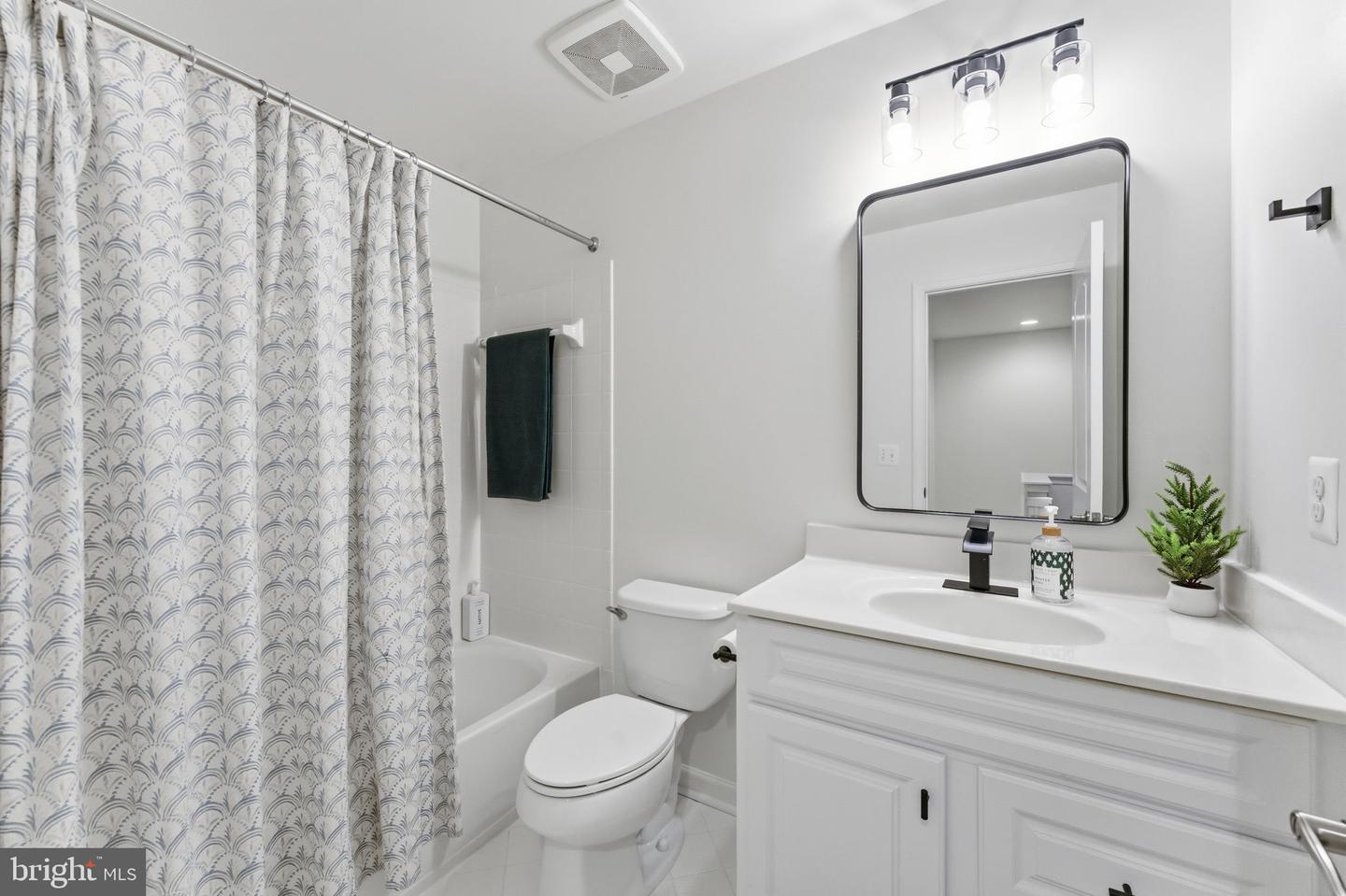 43911 EASTGATE VIEW DR, CHANTILLY, Virginia 20152, 3 Bedrooms Bedrooms, ,2 BathroomsBathrooms,Residential,For sale,43911 EASTGATE VIEW DR,VALO2111380 MLS # VALO2111380